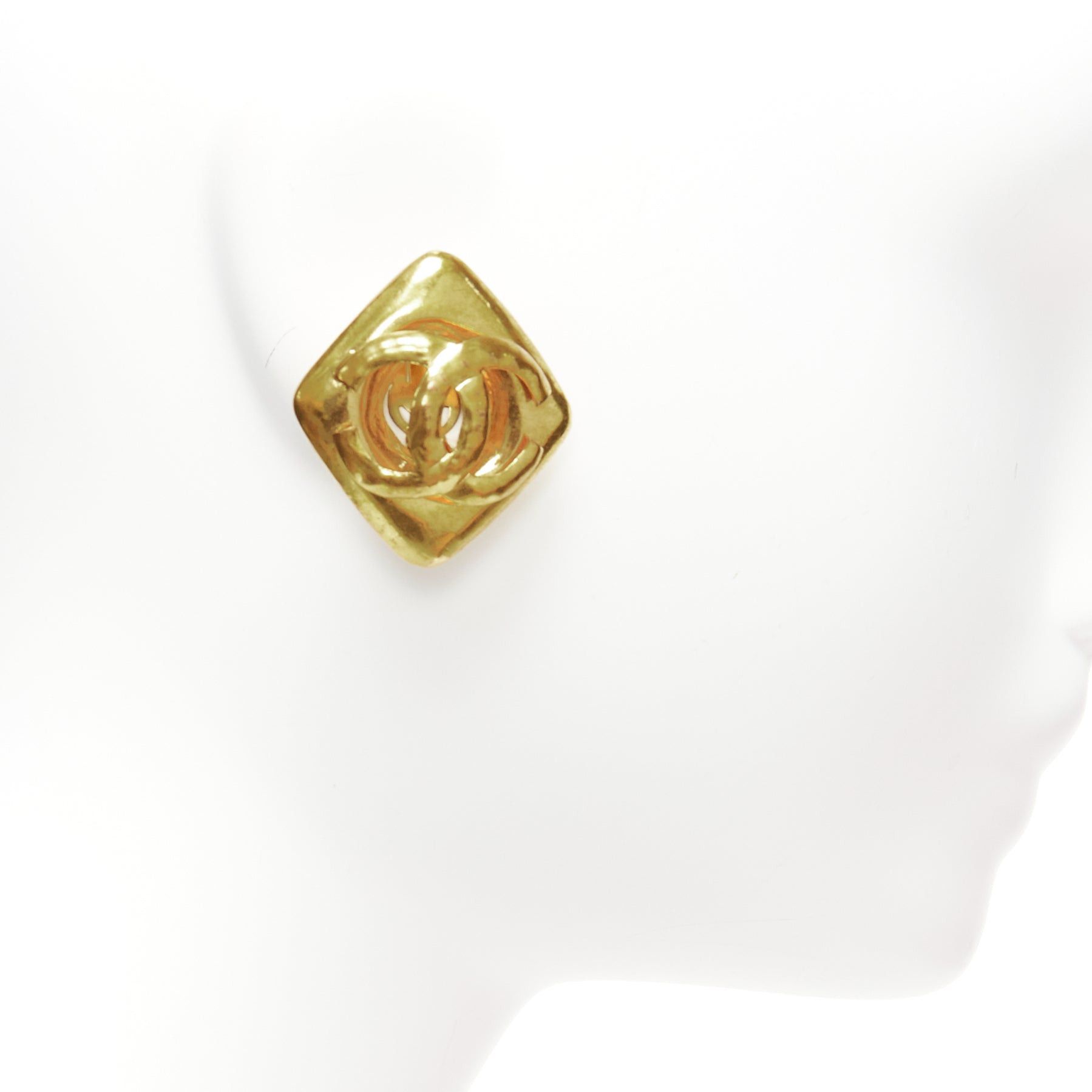 Chanel CHANEL Collection 29 Vintage gold tone oversized CC logo trapezium clip on earrings Size ONE SIZE - 3 Thumbnail