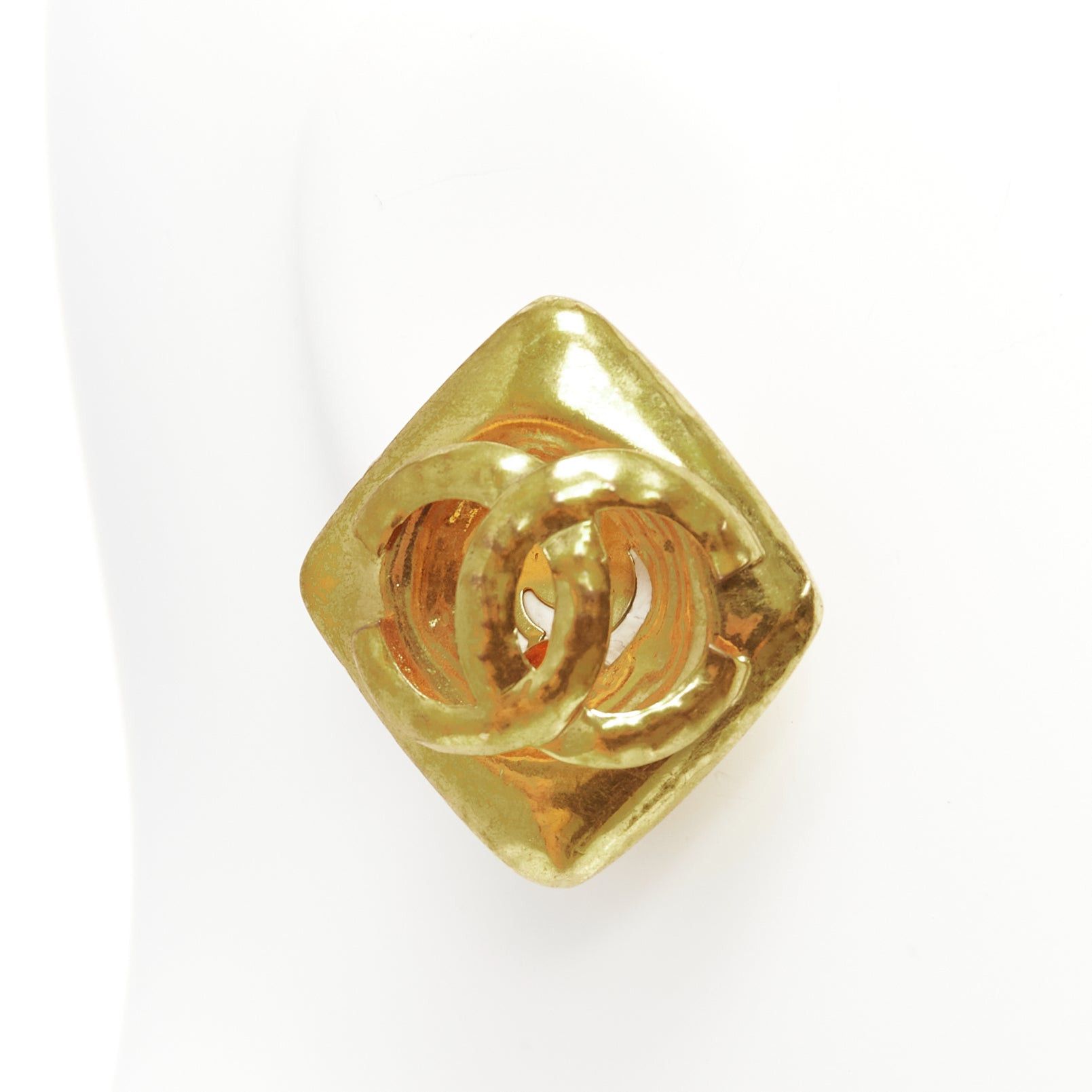 Chanel CHANEL Collection 29 Vintage gold tone oversized CC logo trapezium clip on earrings Size ONE SIZE - 4 Thumbnail