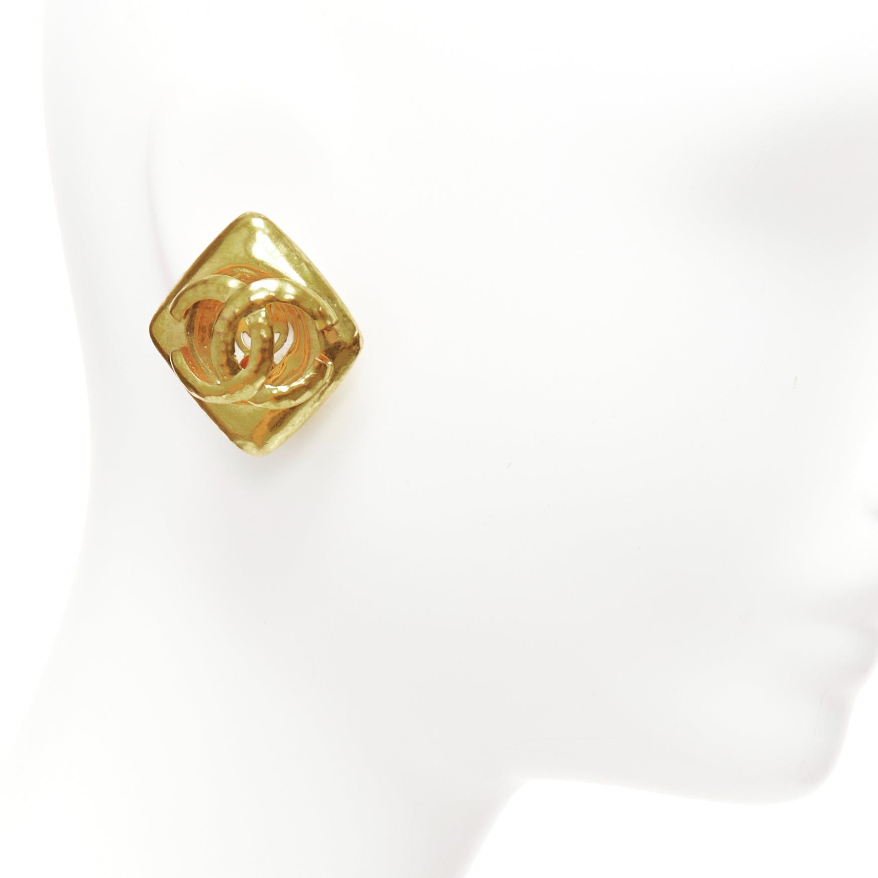 Chanel CHANEL Collection 29 Vintage gold tone oversized CC logo trapezium clip on earrings Size ONE SIZE - 2 Thumbnail