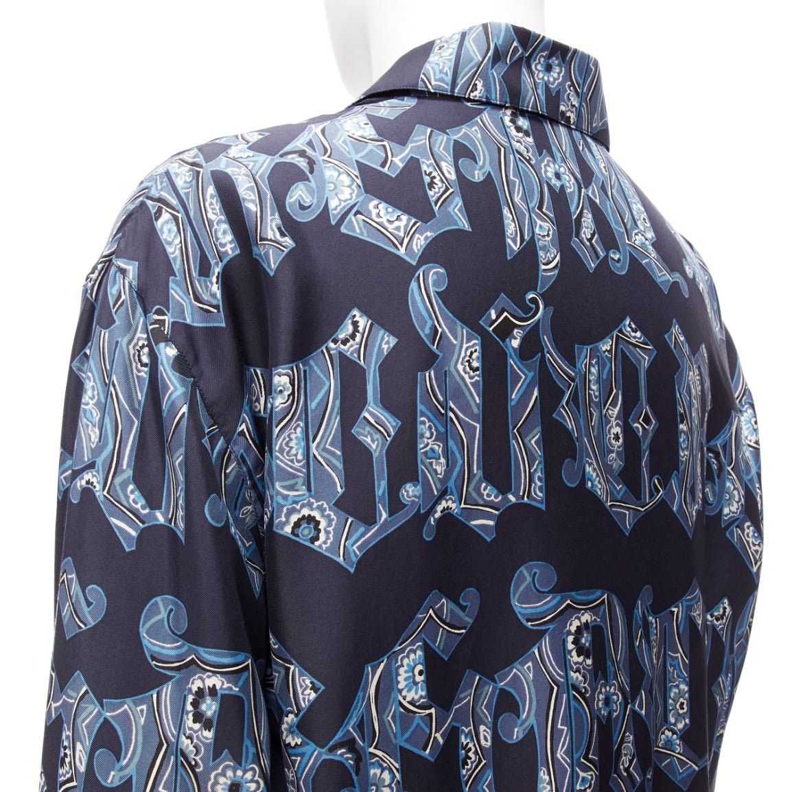 Versace rare GIANNI VERSACE Vintage navy blue gothic font logo graphic shirt IT52 XL Size US XL / EU 56 / 4 - 2 Thumbnail