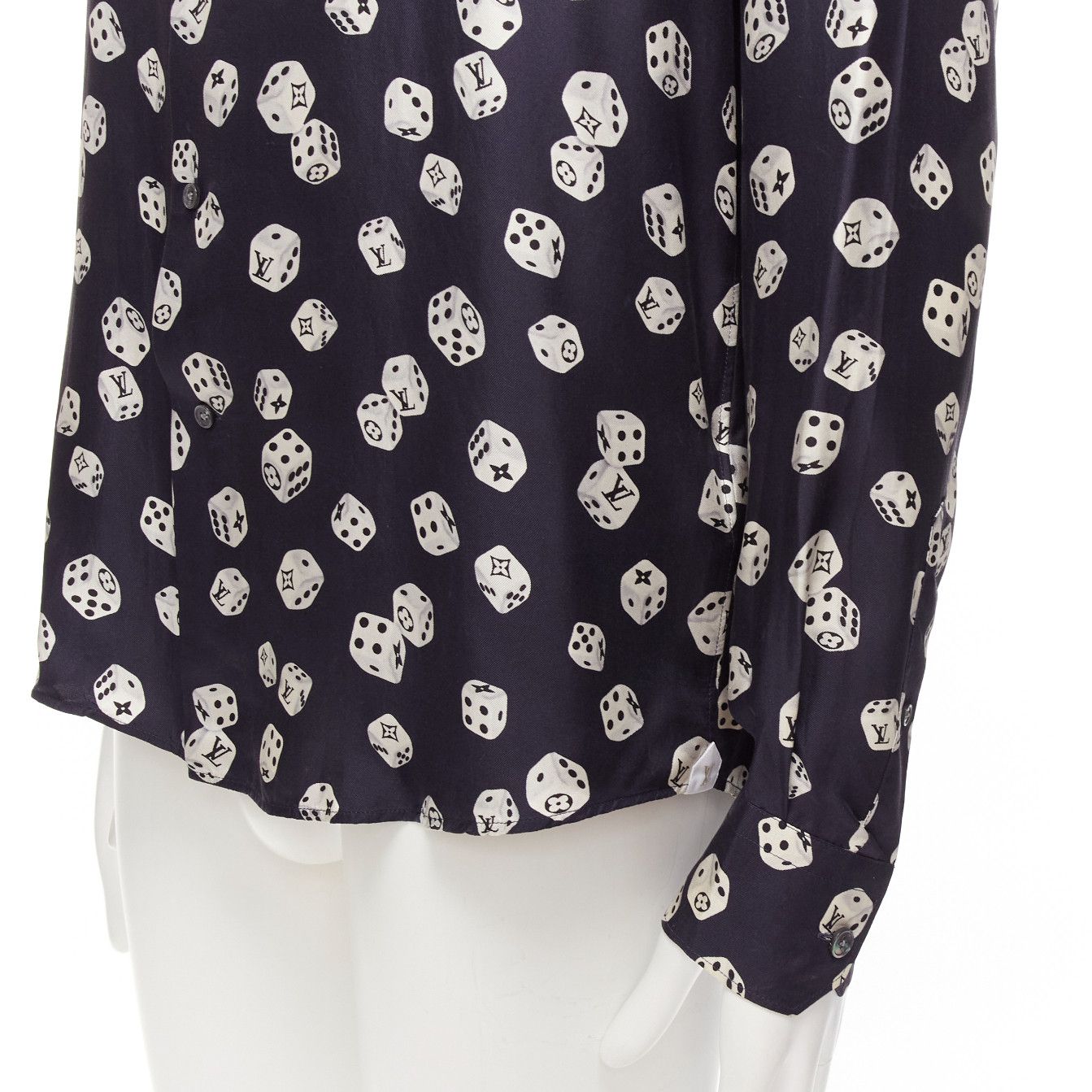 Louis Vuitton LOUIS VUITTON navy cream 100% silk LV logo dice print regular fit shirt M Size US M / EU 48-50 / 2 - 7 Thumbnail