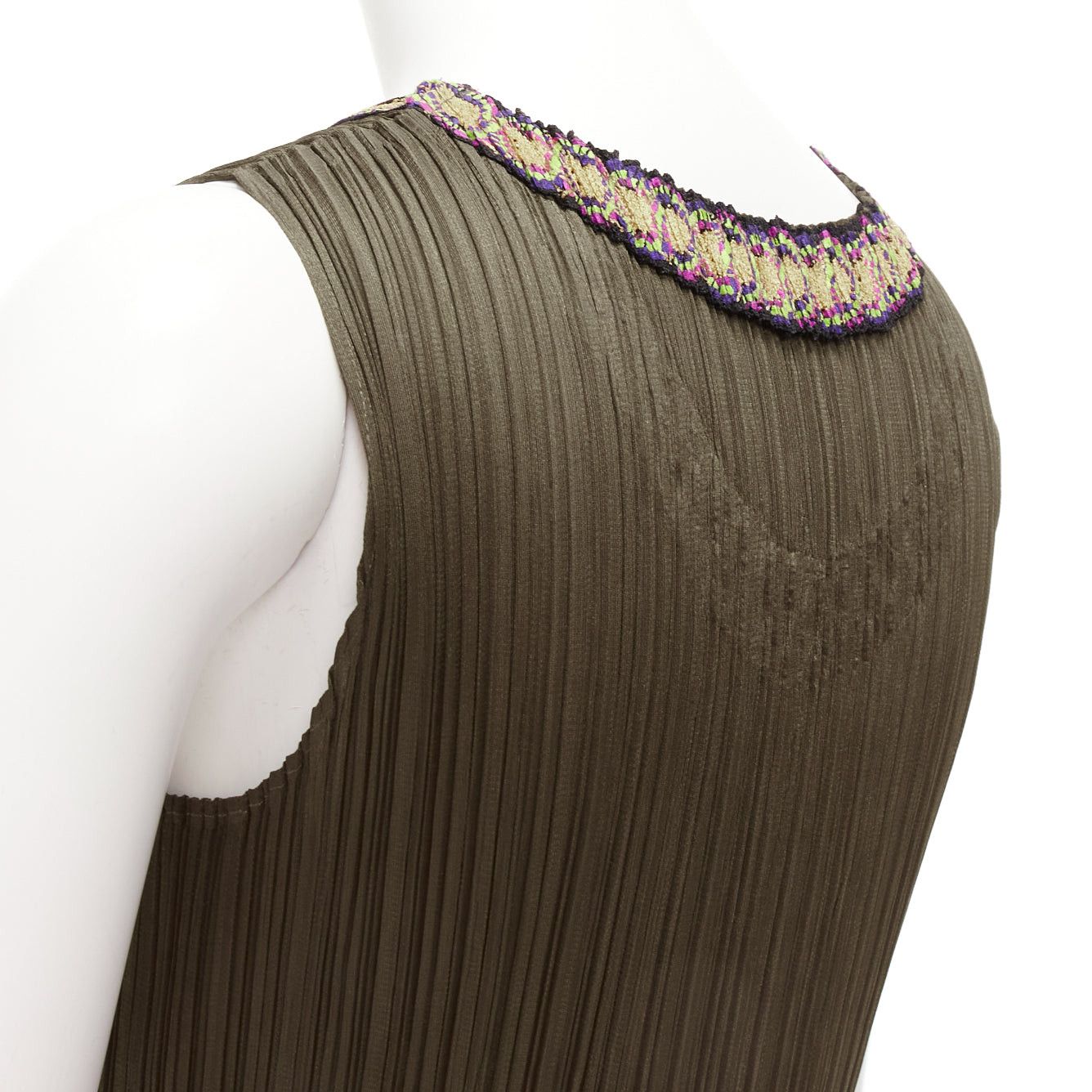 Issey Miyake ISSEY MIYAKE Pleats Please khaki plisse orange embroidery neckline vest JP4 XL Size L / US 10 / IT 46 - 7 Thumbnail