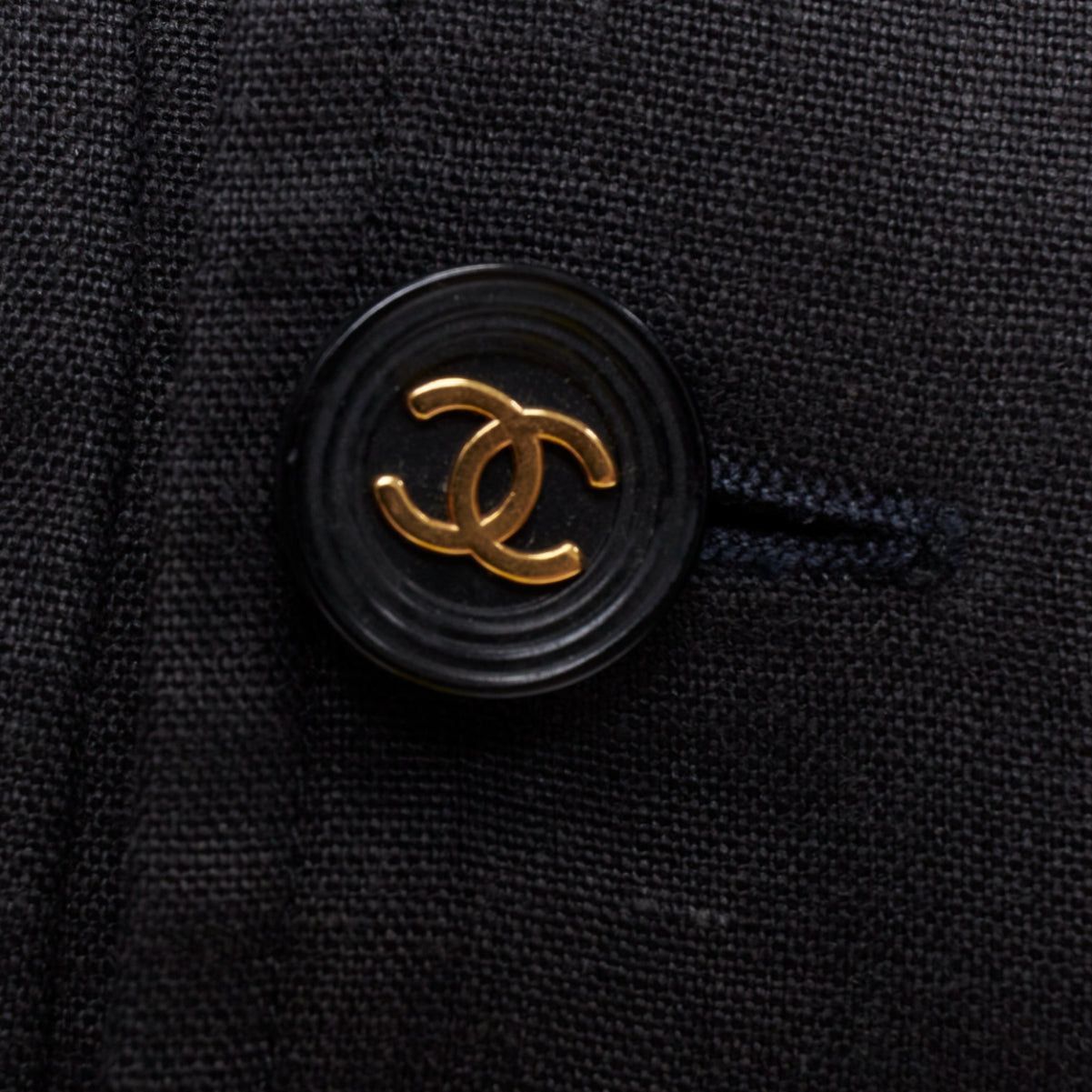 Chanel rare CHANEL 94P Vintage black linen gold CC logo buttons sailor shorts FR36 S Size 27" / US 4 / IT 40 - 7 Thumbnail