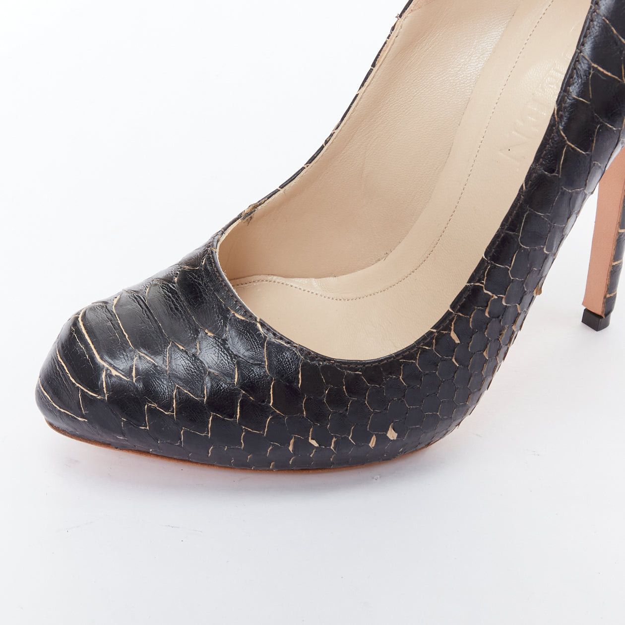 Alexander McQueen ALEXANDER MCQUEEN Vintage black scaled leather pump heels EU39 Size US 9 / IT 39 - 7 Thumbnail