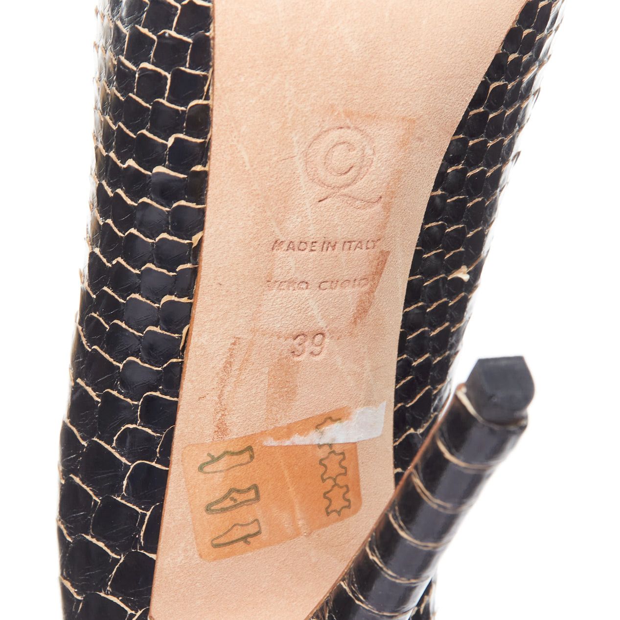 Alexander McQueen ALEXANDER MCQUEEN Vintage black scaled leather pump heels EU39 Size US 9 / IT 39 - 10 Thumbnail