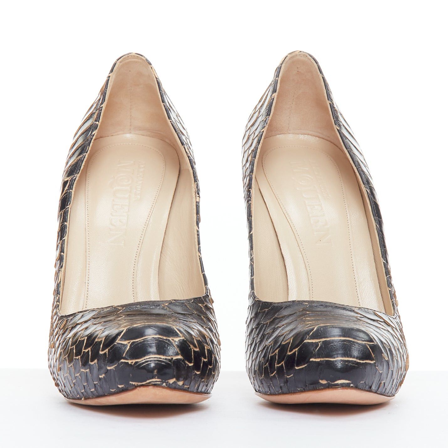 Alexander McQueen ALEXANDER MCQUEEN Vintage black scaled leather pump heels EU39 Size US 9 / IT 39 - 3 Thumbnail