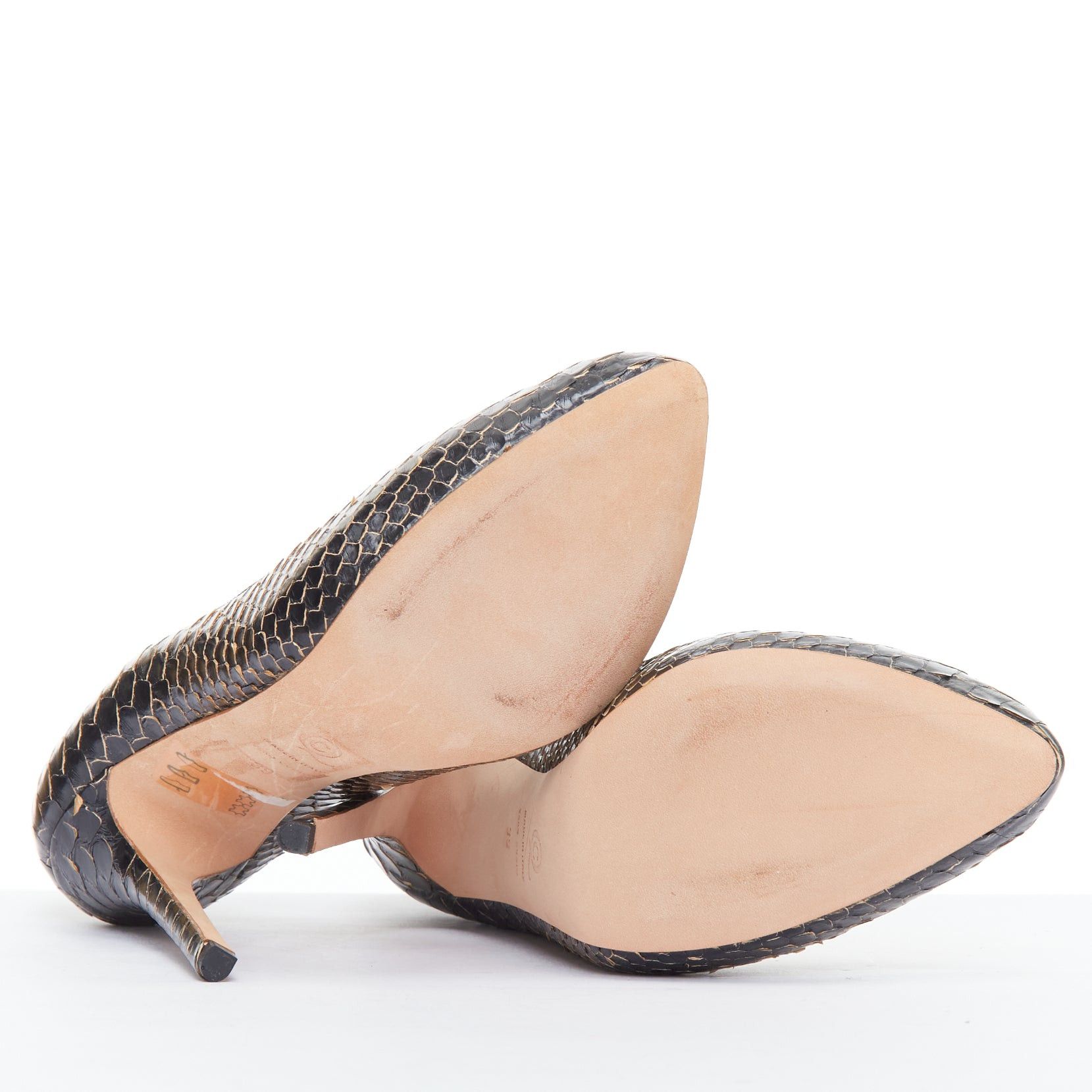 Alexander McQueen ALEXANDER MCQUEEN Vintage black scaled leather pump heels EU39 Size US 9 / IT 39 - 11 Thumbnail