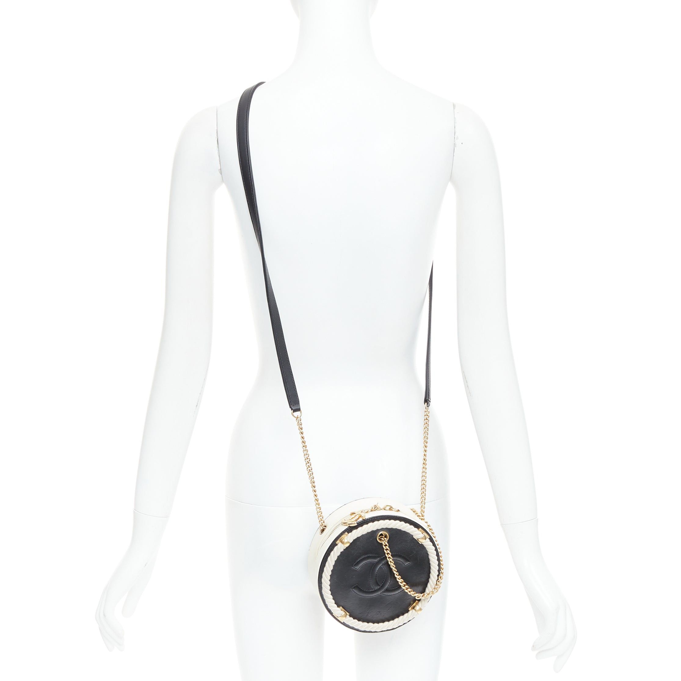 Chanel CHANEL 2019 Limited Edition En Vogue Round black cream leather crossbody bag Size ONE SIZE - 2 Thumbnail