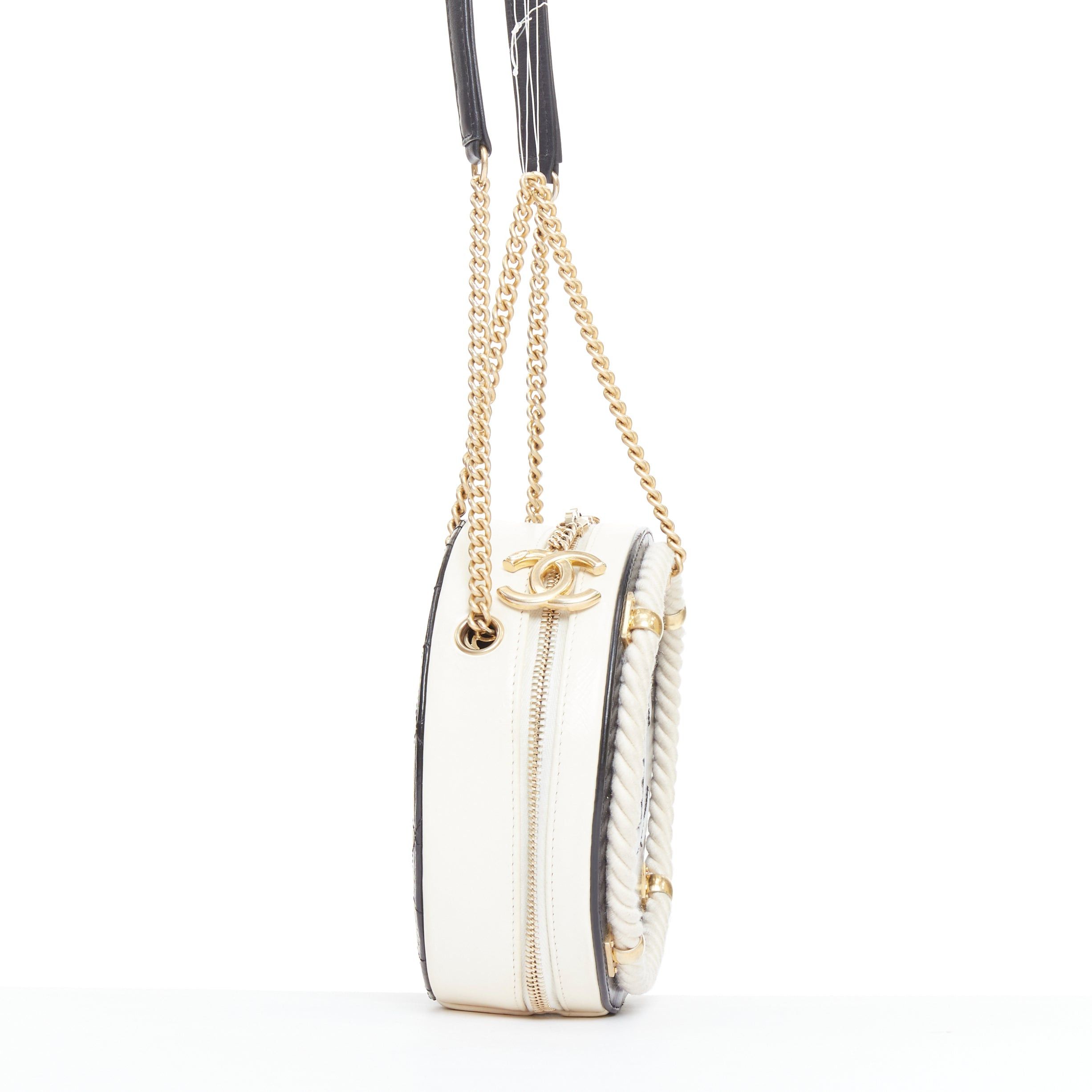 Chanel CHANEL 2019 Limited Edition En Vogue Round black cream leather crossbody bag Size ONE SIZE - 4 Thumbnail