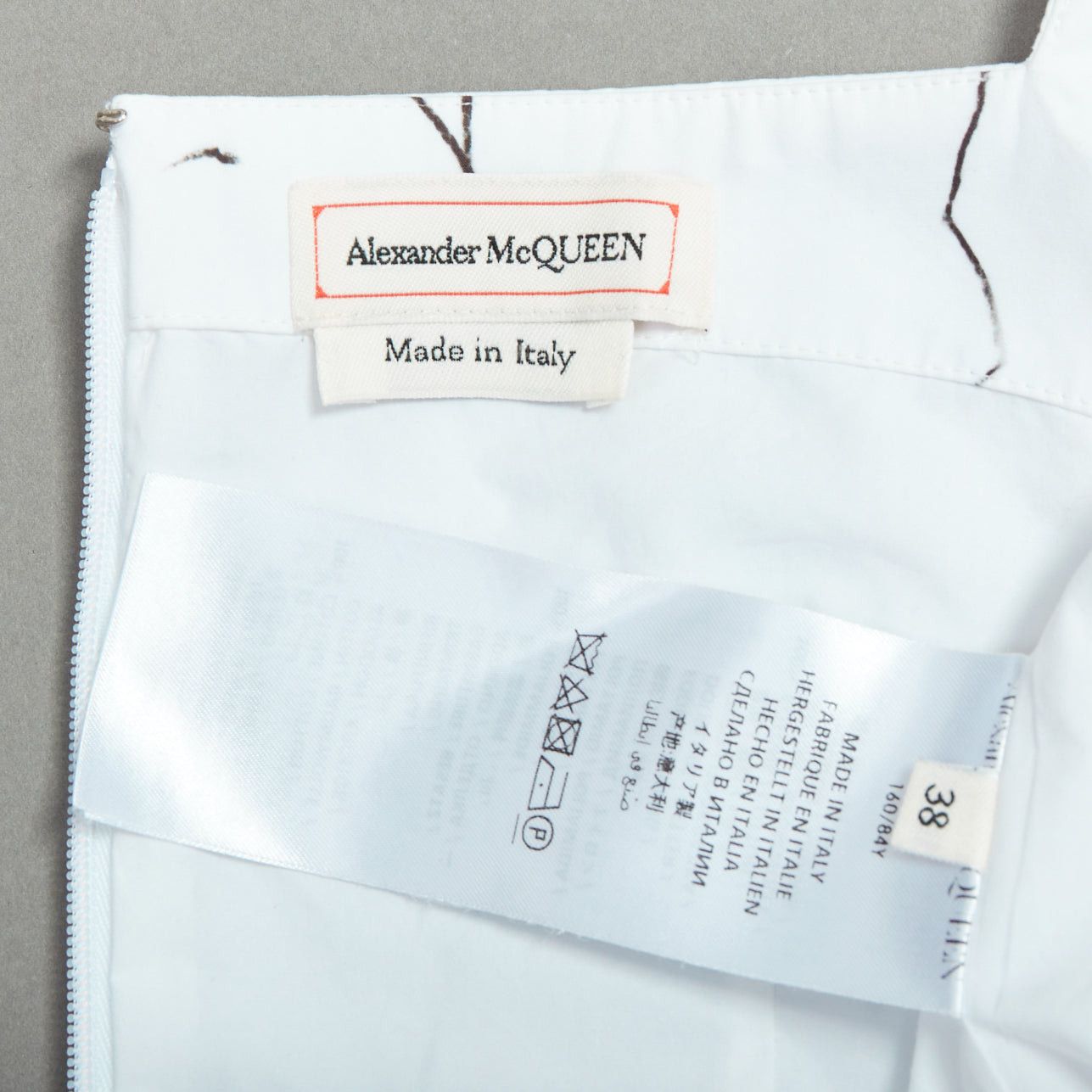 Alexander McQueen ALEXANDER MCQUEEN 2019 white black sketch illustration print puff sleeve dress IT38 XS Size XS / US 0-2 / IT 36-38 - 8 Thumbnail