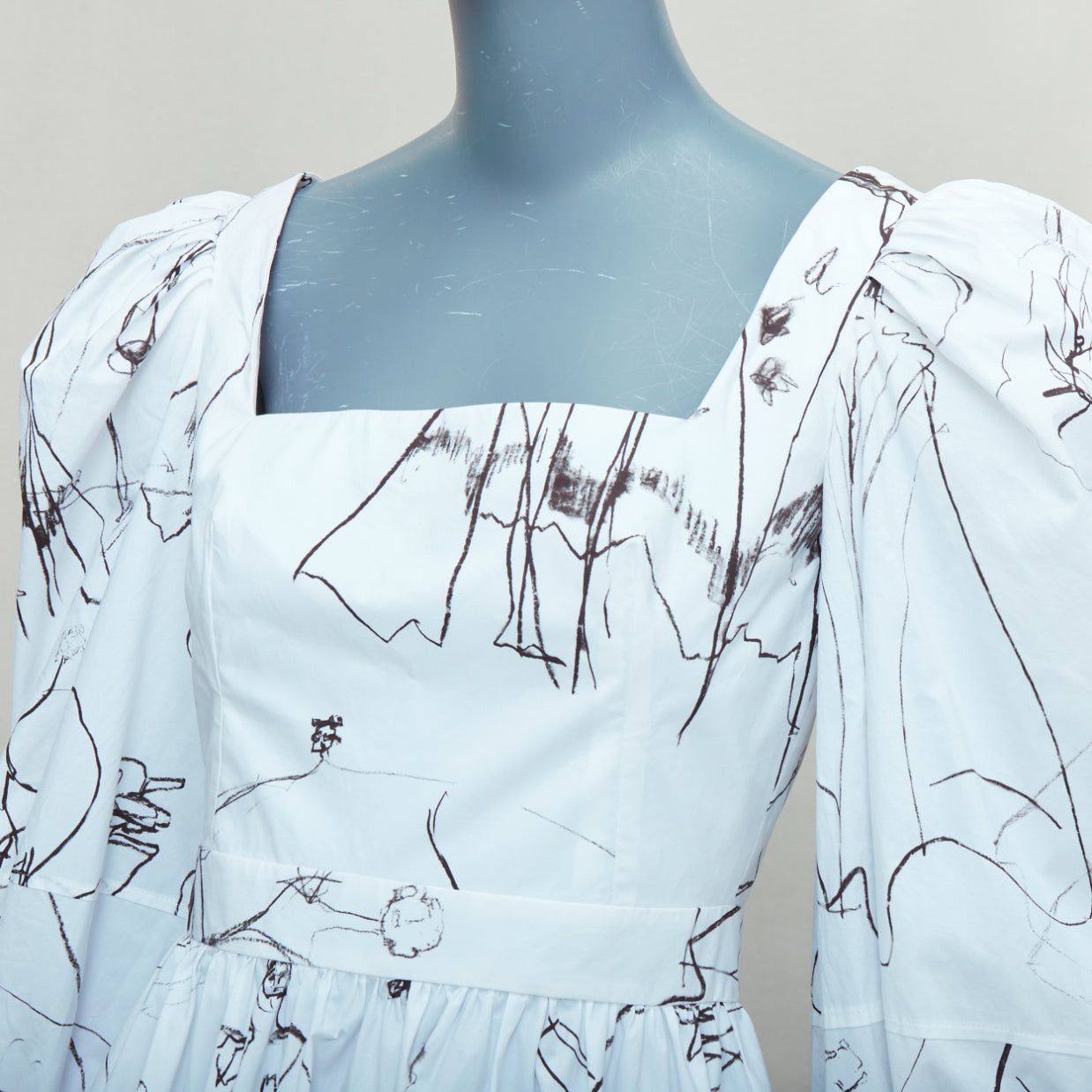 Alexander McQueen ALEXANDER MCQUEEN 2019 white black sketch illustration print puff sleeve dress IT38 XS Size XS / US 0-2 / IT 36-38 - 2 Thumbnail