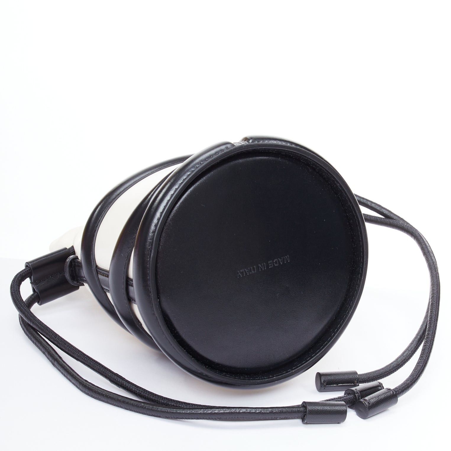 Alexander McQueen ALEXANDER MCQUEEN Soft Curve AM logo black white leather bucket bag Size ONE SIZE - 6 Thumbnail