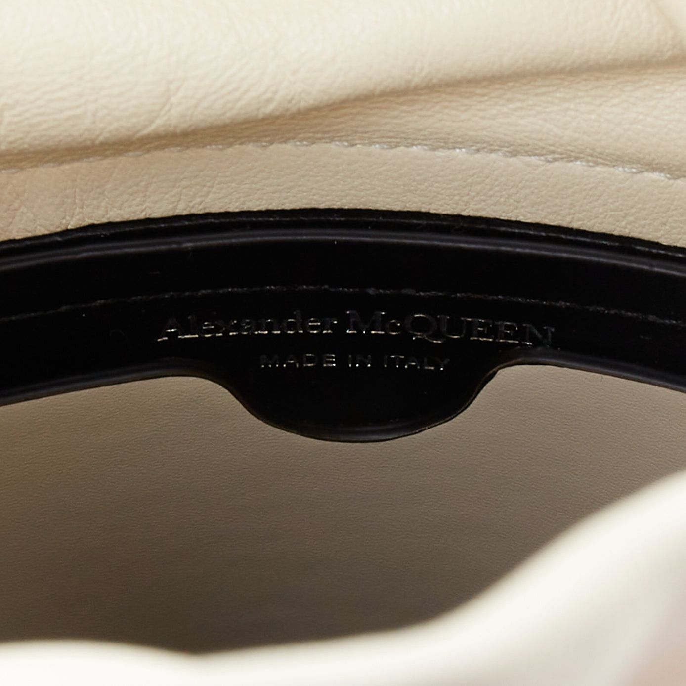 Alexander McQueen ALEXANDER MCQUEEN Soft Curve AM logo black white leather bucket bag Size ONE SIZE - 10 Thumbnail