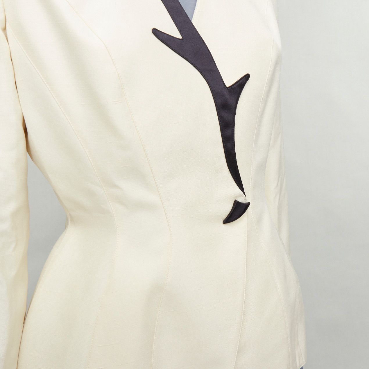 Thierry Mugler THIERRY MUGLER 1998 Vintage off white cotton bordered collar peplum blazer FR40 L Size S / US 4 / IT 40 - 7 Thumbnail