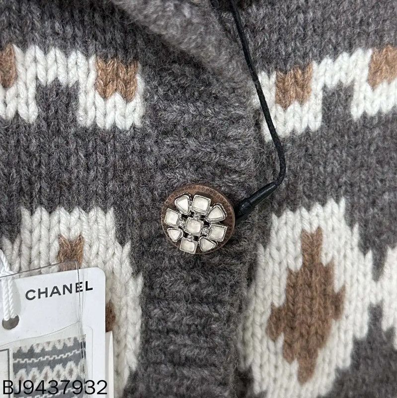 Chanel Chanel Brown Knit Dress with Pattern 0089 Size ONE SIZE - 9 Thumbnail