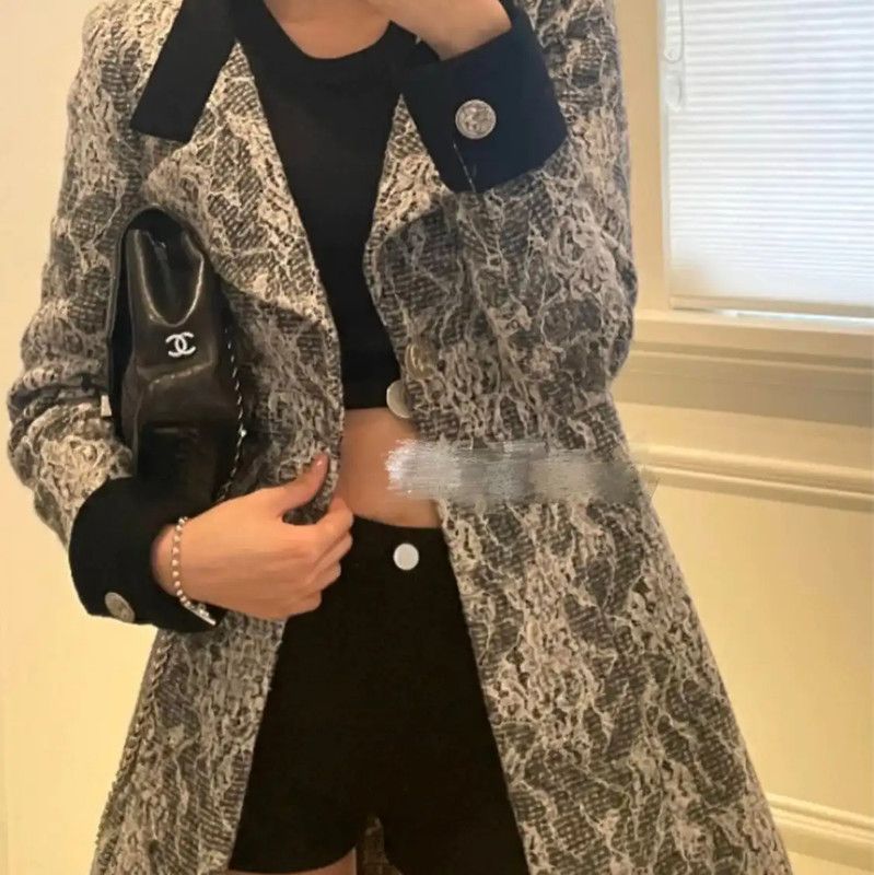 Chanel Chanel Black Wool Jacket for Women 0089 Size M / US 6-8 / IT 42-44 - 2 Thumbnail