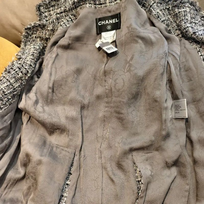 Chanel Chanel Gray Lurex Tweed Shoulder Pad Jacket 0089 Size XS / US 0-2 / IT 36-38 - 9 Thumbnail