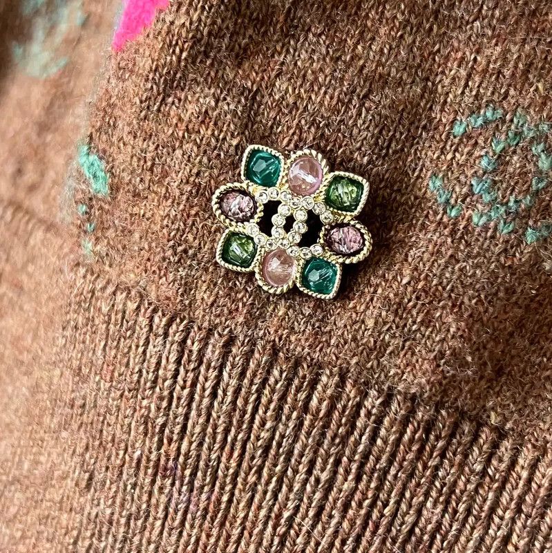 Chanel Chanel Brown Cashmere Sweater with Floral Design 0089 Size S / US 4 / IT 40 - 4 Thumbnail
