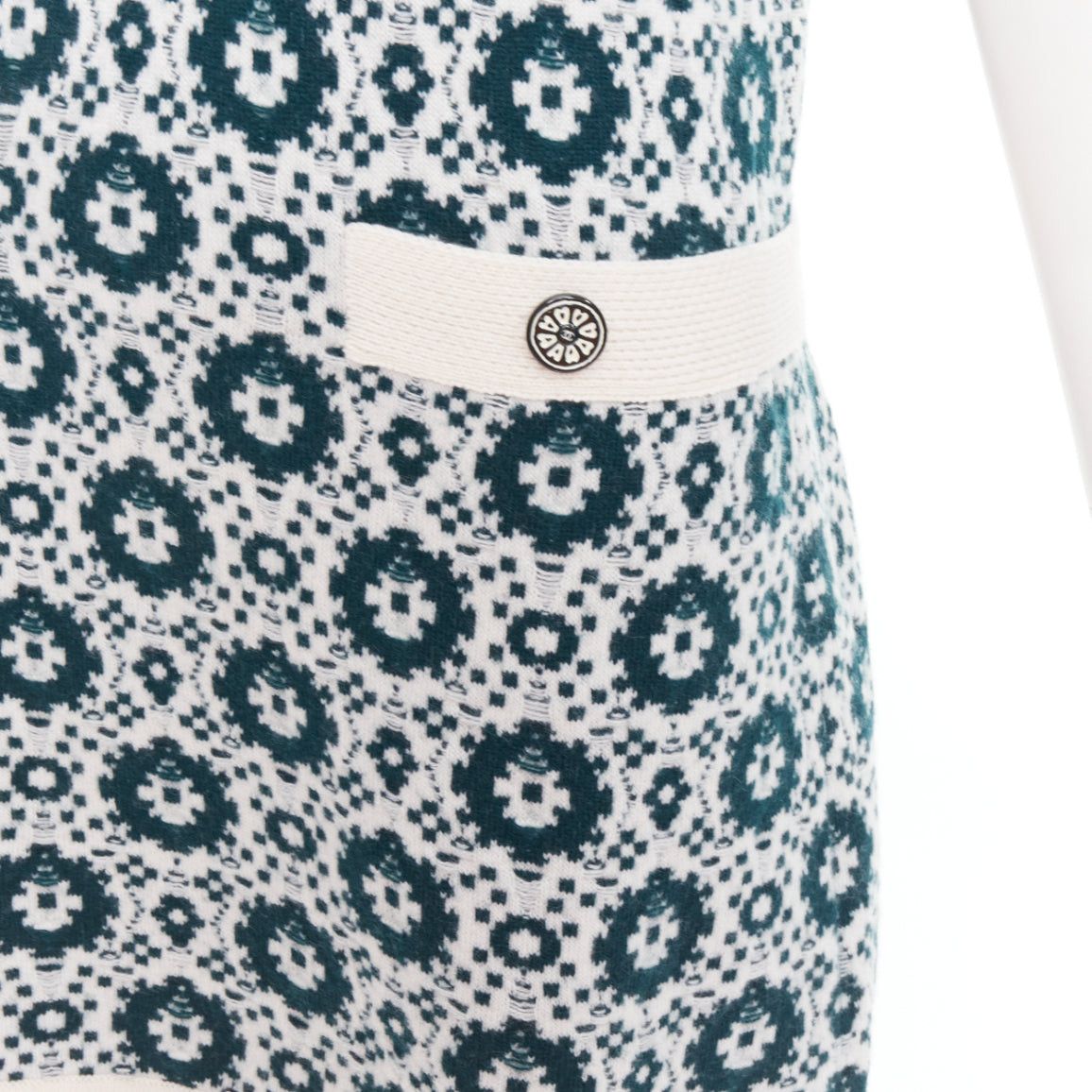 Chanel CHANEL 2016 100% cashmere knit green mosaic CC button polo dress FR38 M Size M / US 6-8 / IT 42-44 - 7 Thumbnail