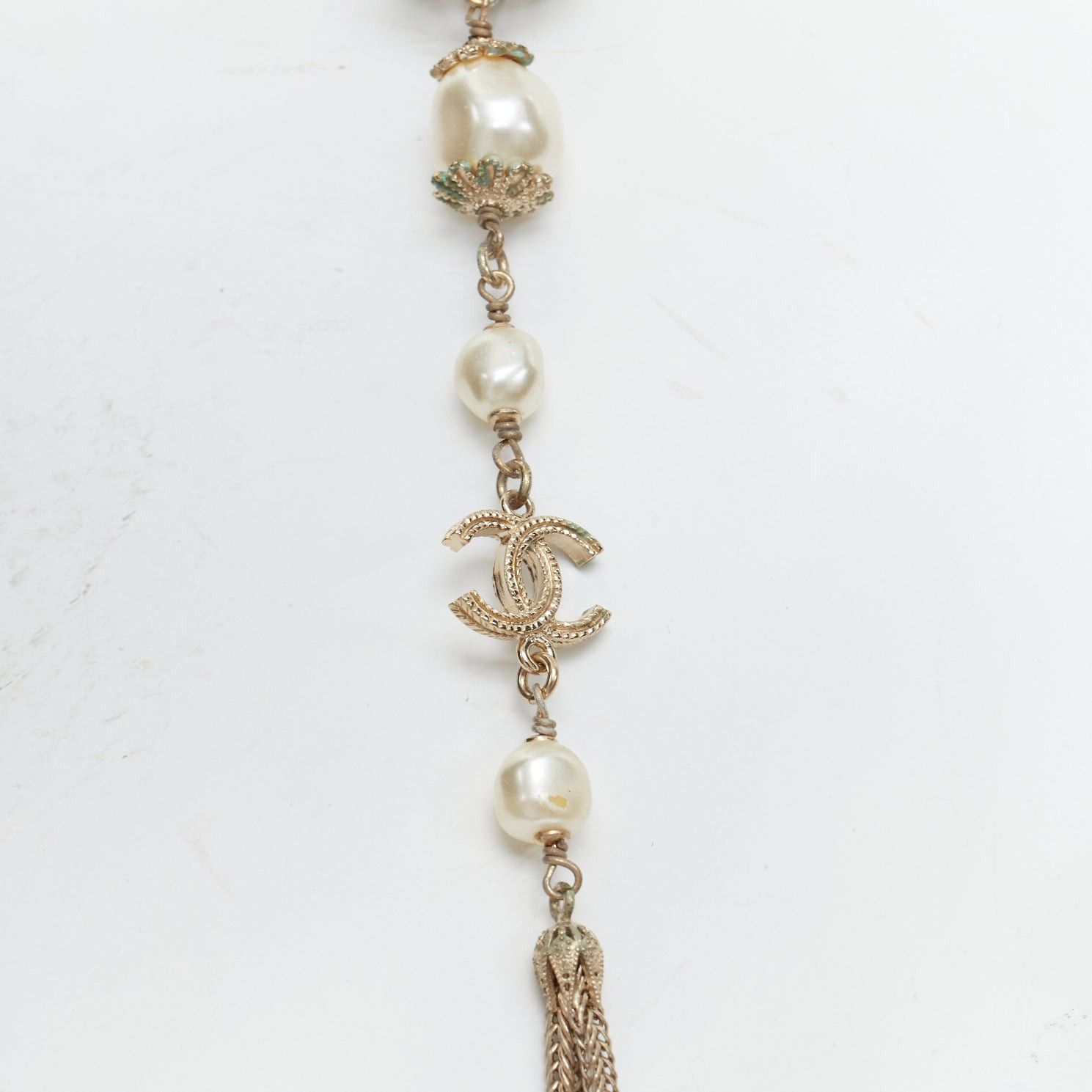 Chanel CHANEL B16A gold tone faux pearl CC logo round globes necklace Size ONE SIZE - 4 Thumbnail