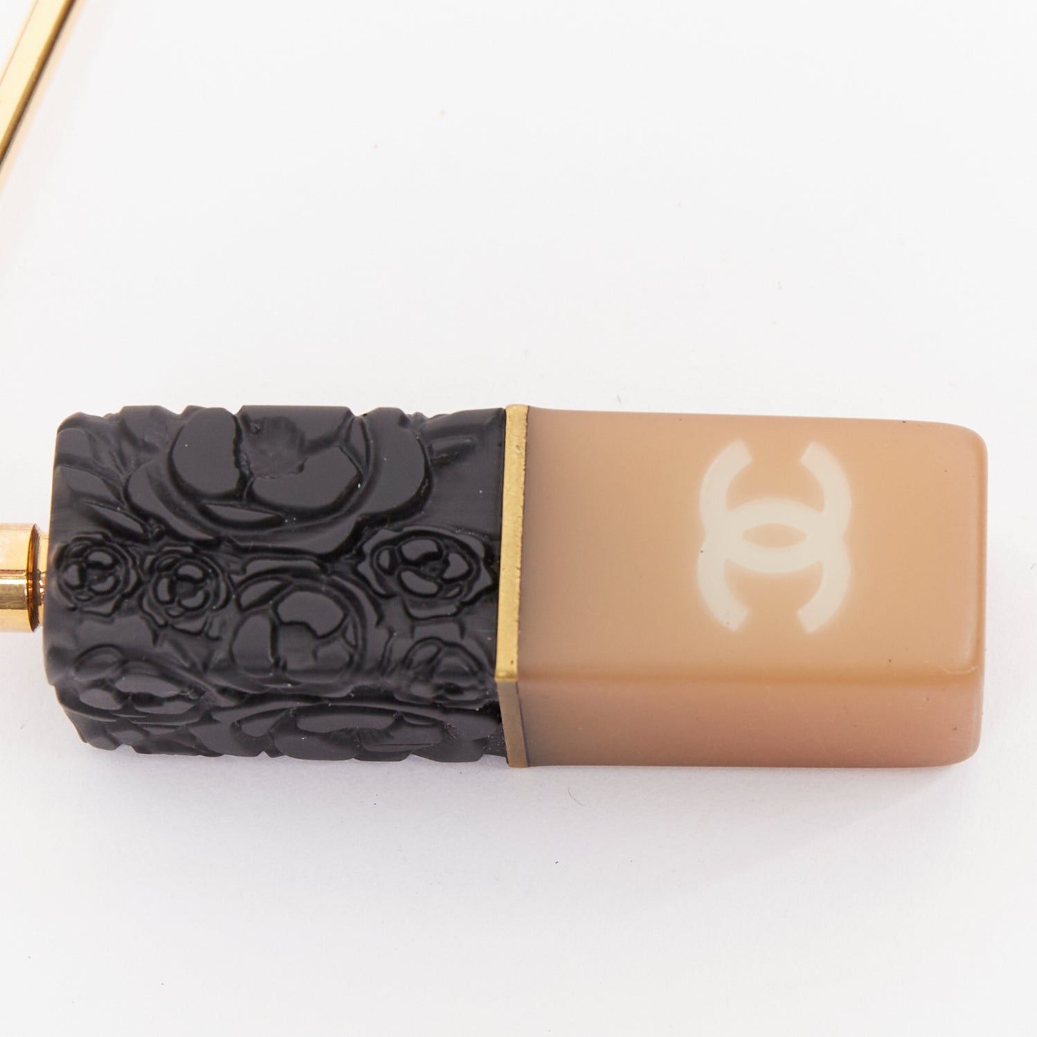 Chanel CHANEL 07A Camellia Lipstick CC logo nude black gold resin purse hook Size ONE SIZE - 3 Thumbnail
