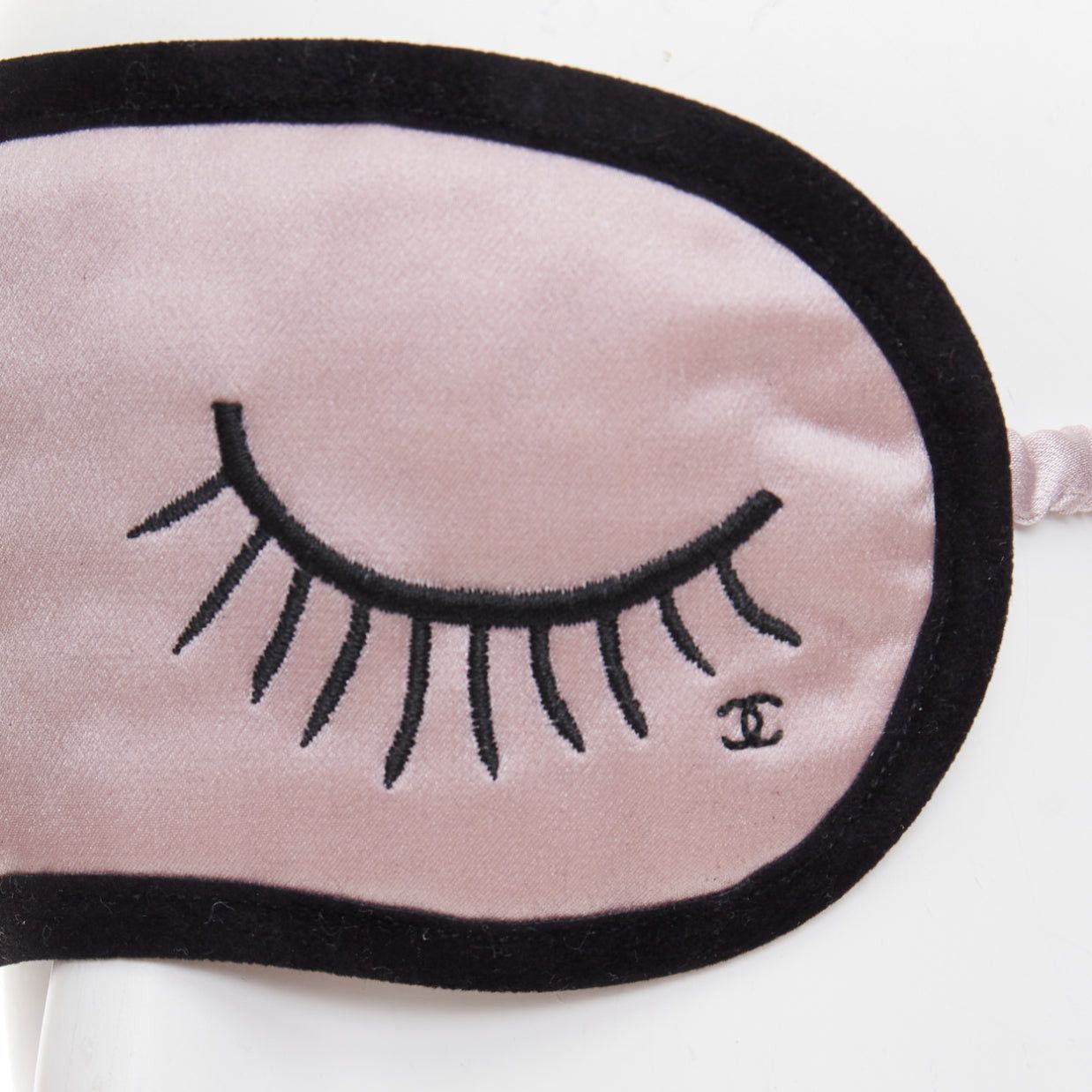 Chanel rare CHANEL pink 100% silk CC tear eyelash embroidery sleeping mask pouch set Size ONE SIZE - 7 Thumbnail
