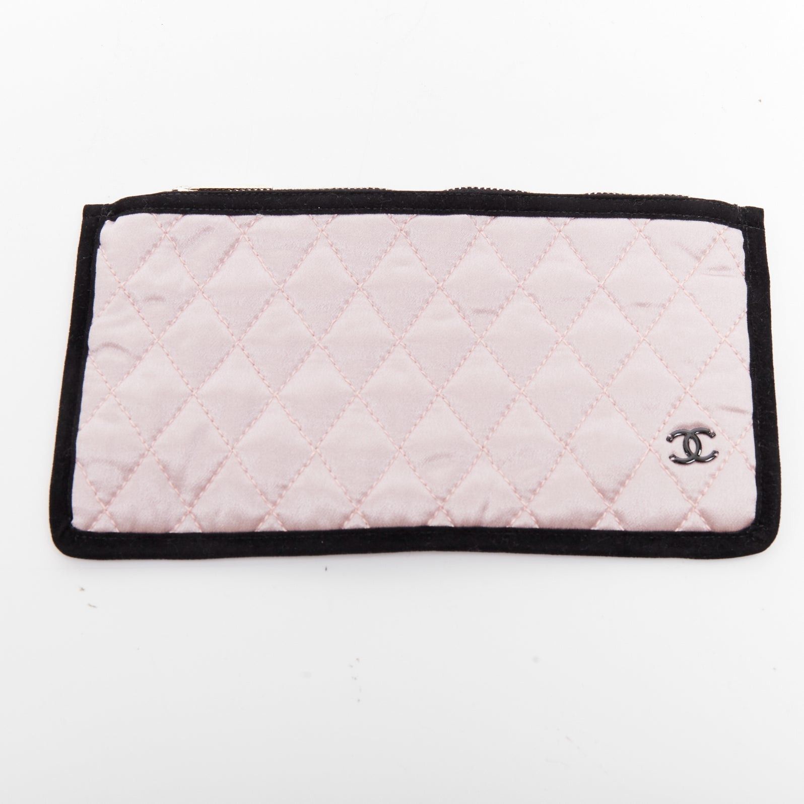 Chanel rare CHANEL pink 100% silk CC tear eyelash embroidery sleeping mask pouch set Size ONE SIZE - 9 Thumbnail