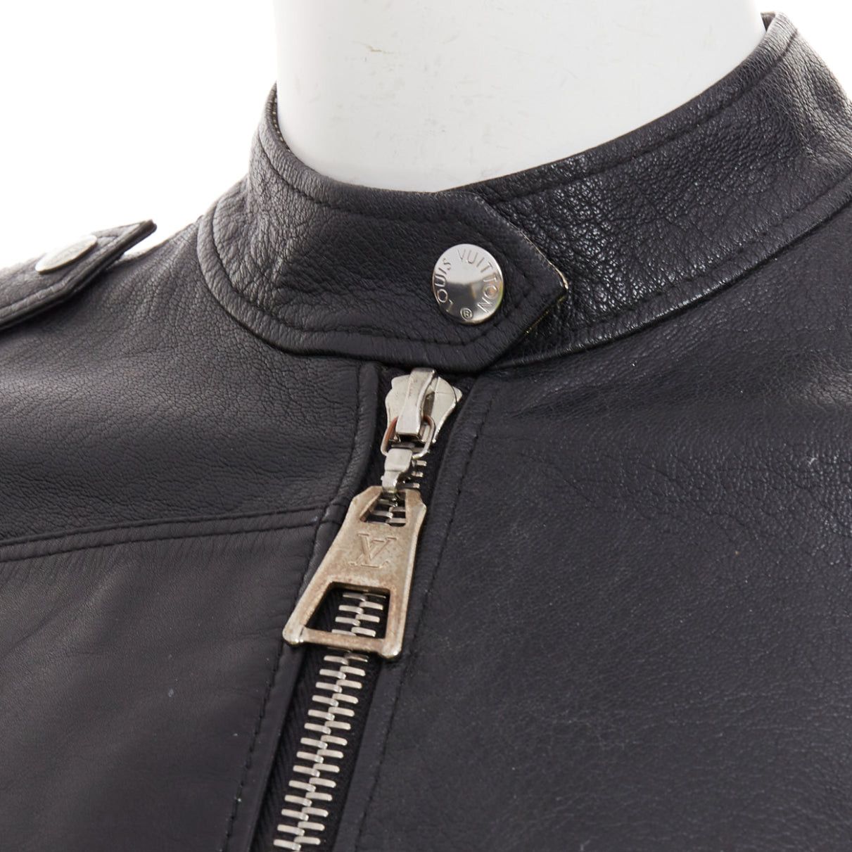Louis Vuitton LOUIS VUITTON black goatskin leather LV zip cropped biker jacket FR36 S Size S / US 4 / IT 40 - 8 Thumbnail