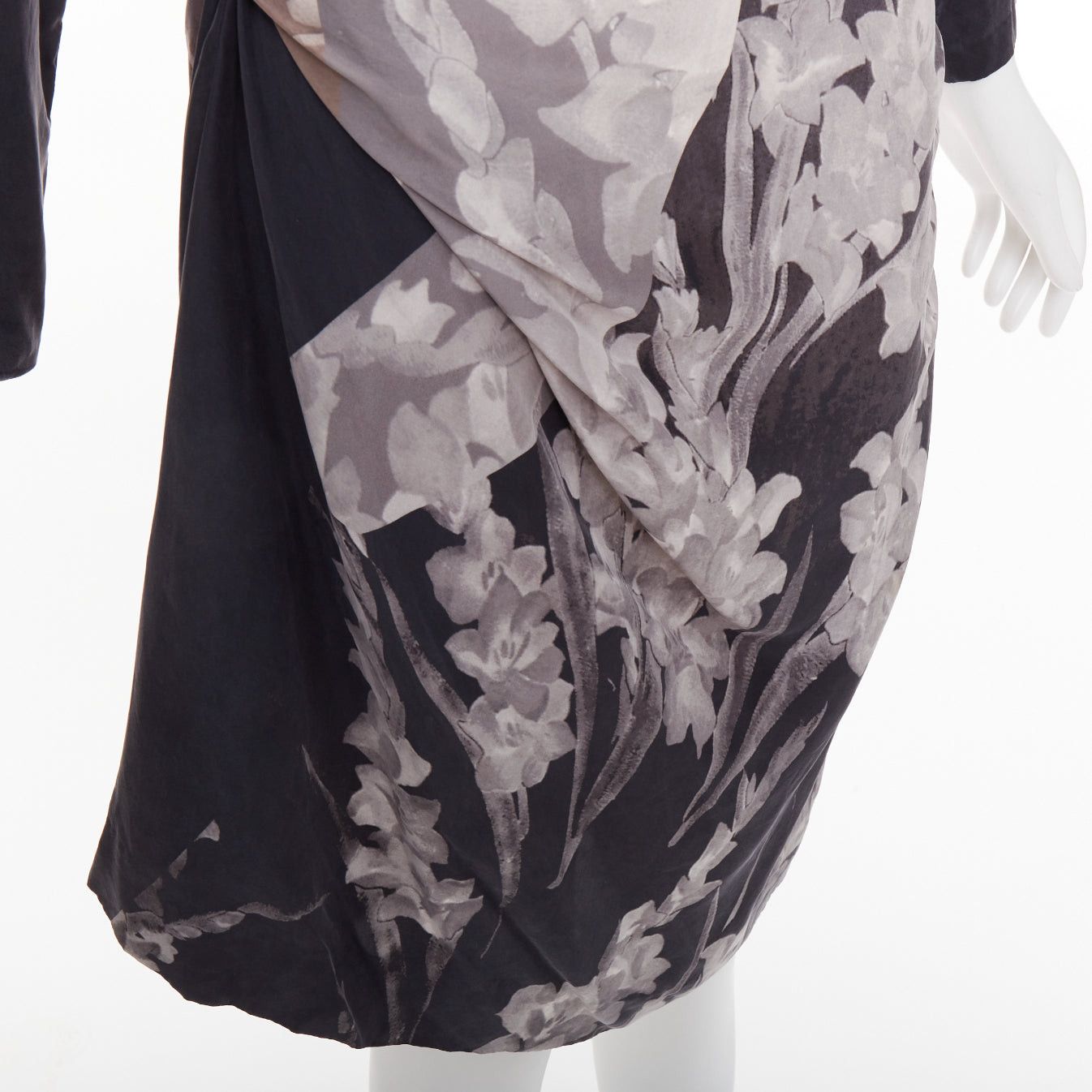 Dries Van Noten DRIES VAN NOTEN 2009 Vintage 100% silk floral print asymmetric drape dress FR38 M Size M / US 6-8 / IT 42-44 - 2 Thumbnail