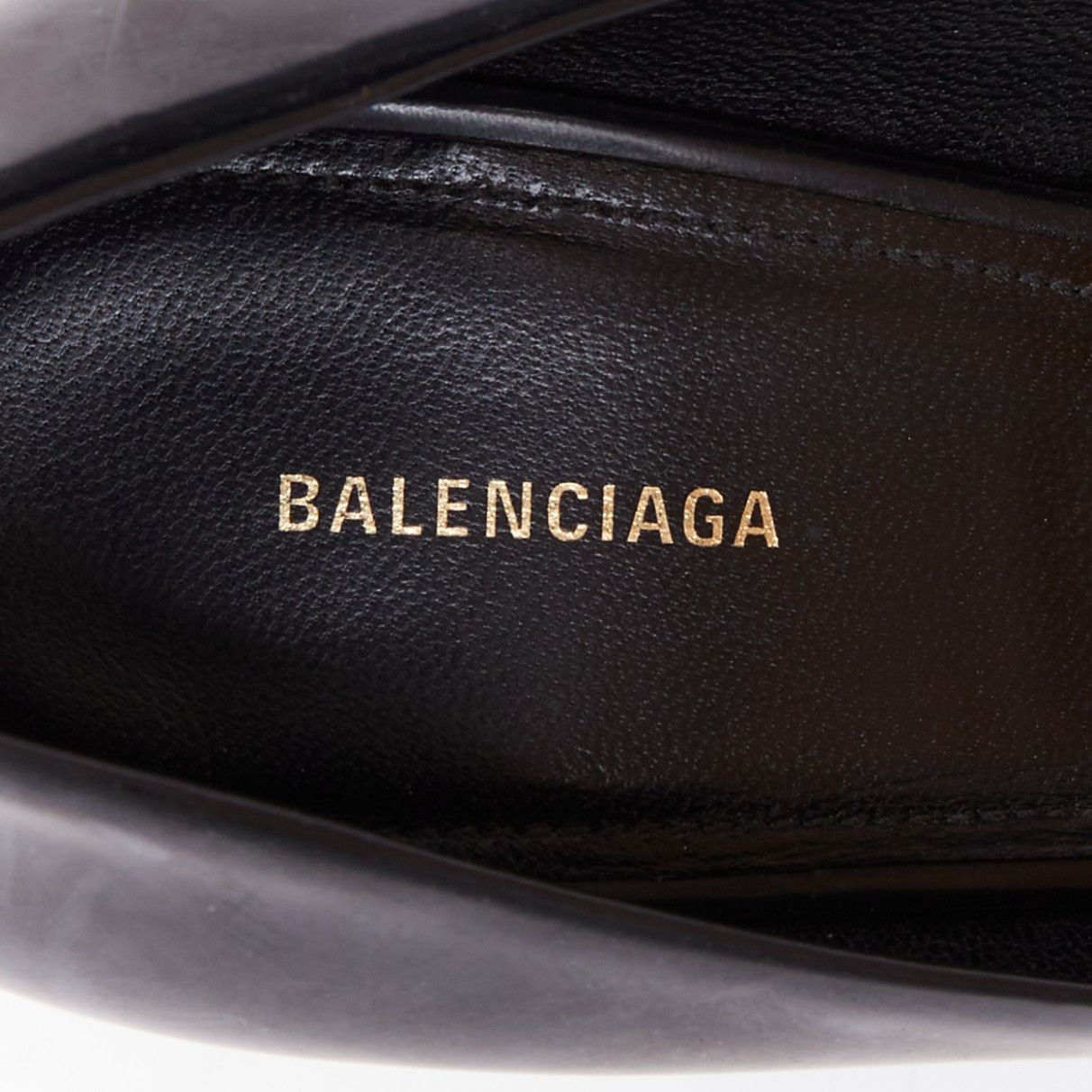 Balenciaga BALENCIAGA black calfskin leather elongated toe box block heel pump EU37 Size US 7 / IT 37 - 9 Thumbnail
