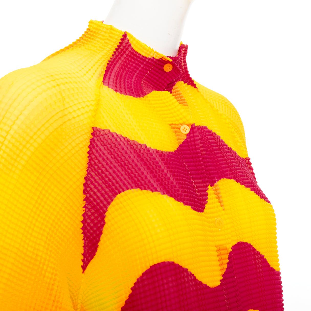 Issey Miyake rare ISSEY MIYAKE Pleats Please graphic yellow red wave plisse high neck top JP2 M Size M / US 6-8 / IT 42-44 - 2 Thumbnail