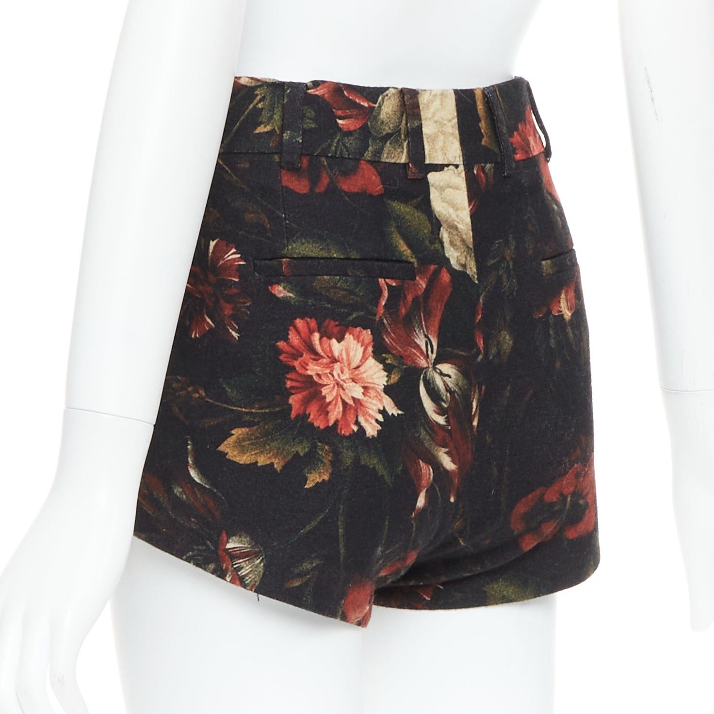 Givenchy GIVENCHY Tisci 100% wool black red peony floral high rise shorts Size 27" / US 4 / IT 40 - 6 Thumbnail