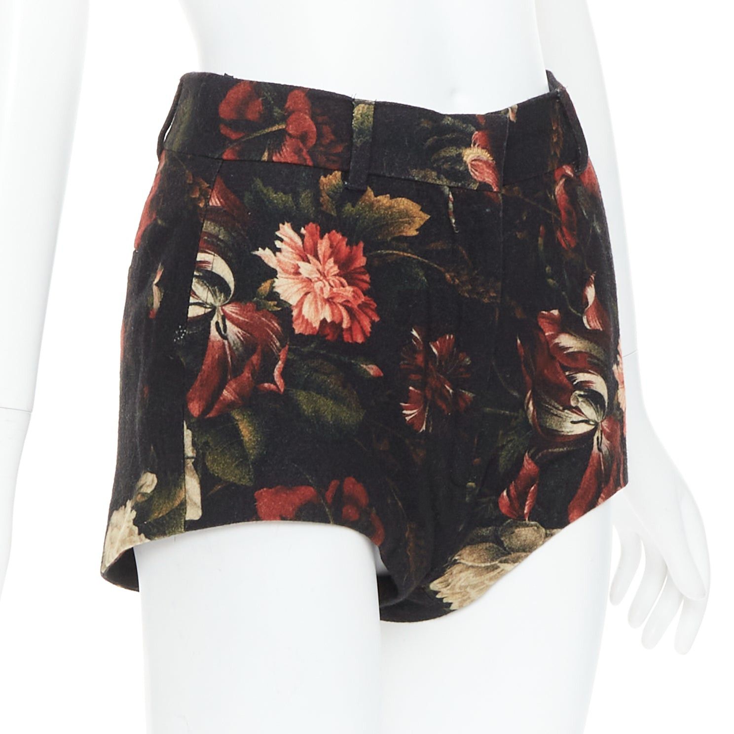 Givenchy GIVENCHY Tisci 100% wool black red peony floral high rise shorts Size 27" / US 4 / IT 40 - 3 Thumbnail