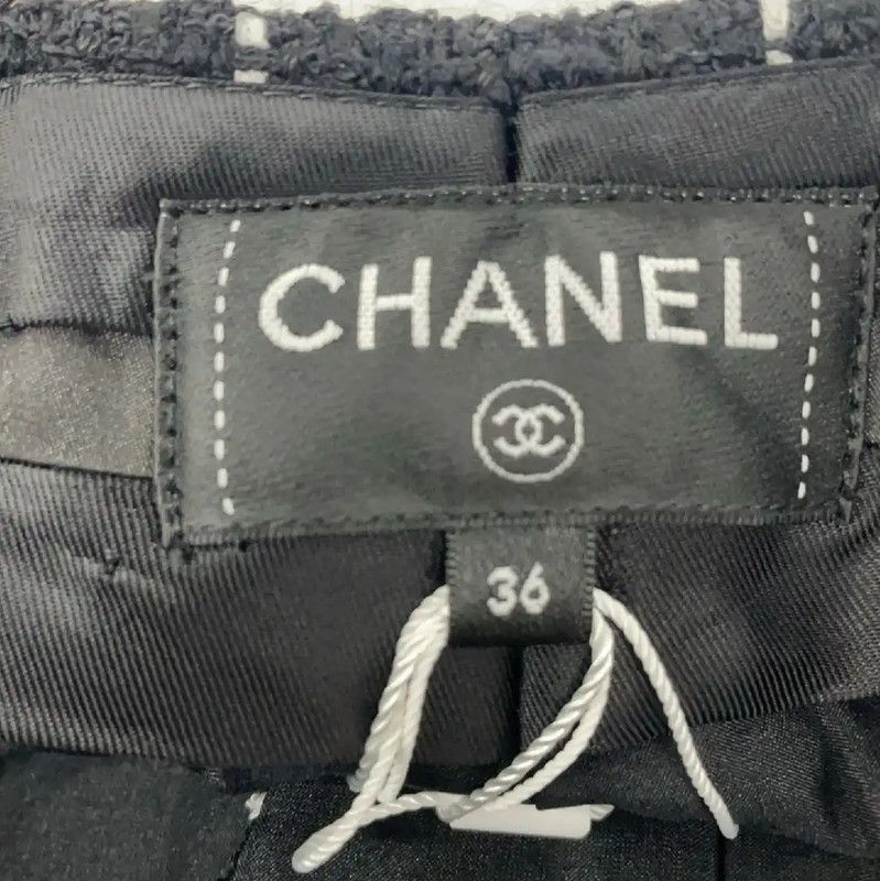 Chanel Chanel Black Wool Women's Shorts 0089 Size 28" / US 6 / IT 42 - 3 Thumbnail