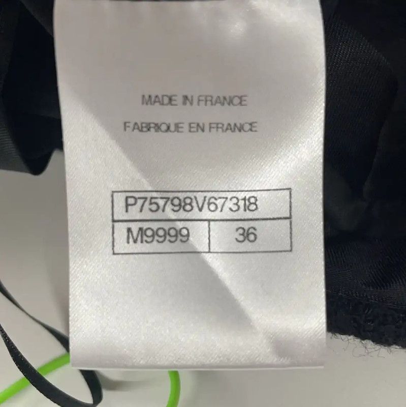 Chanel Chanel Black Wool Women's Shorts 0089 Size 28" / US 6 / IT 42 - 4 Thumbnail