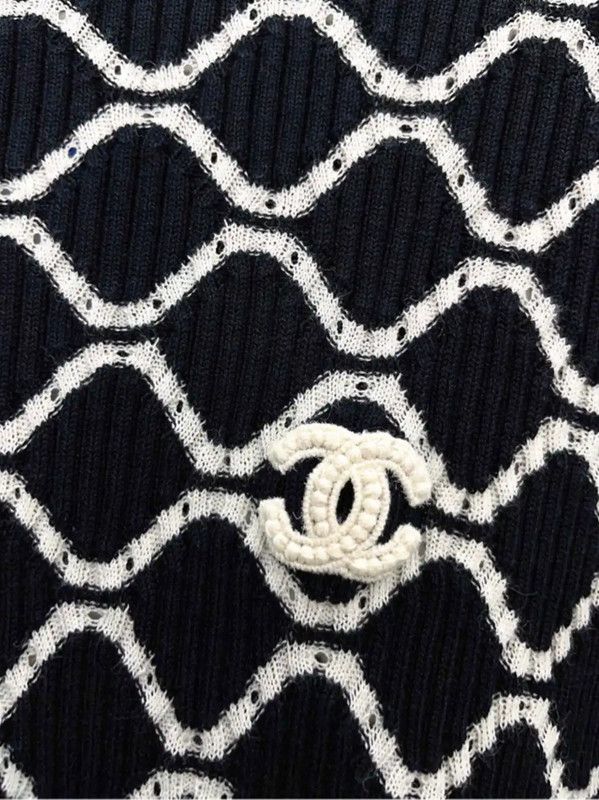 Chanel Chanel Logo Cotton Short Sleeve T-shirt 0089 Size S / US 4 / IT 40 - 7 Thumbnail