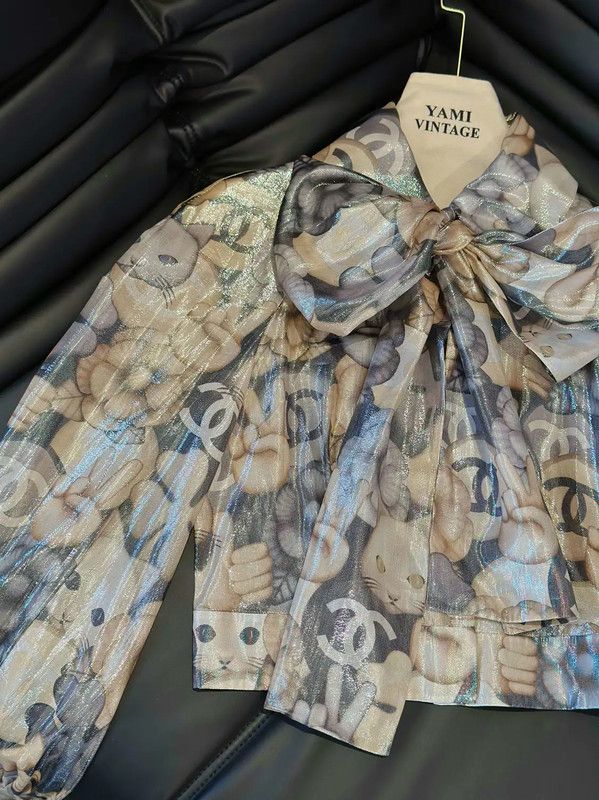 Chanel Chanel Gray Silk Logo Blouse 0089 Size M / US 6-8 / IT 42-44 - 2 Thumbnail