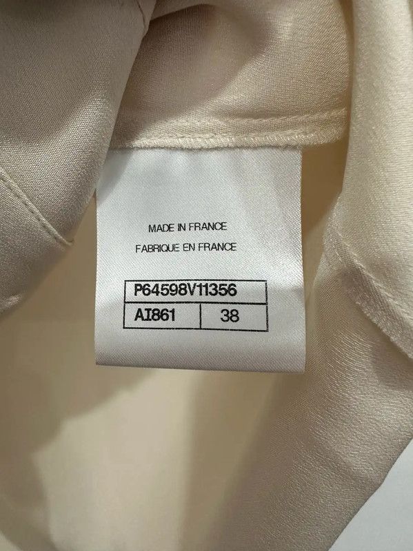 Chanel Chanel Cream Silk Blouse with Ruffled Collar 0089 Size M / US 6-8 / IT 42-44 - 5 Thumbnail