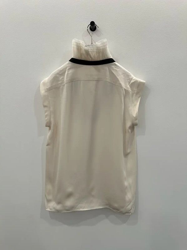 Chanel Chanel Cream Silk Blouse with Ruffled Collar 0089 Size M / US 6-8 / IT 42-44 - 2 Thumbnail