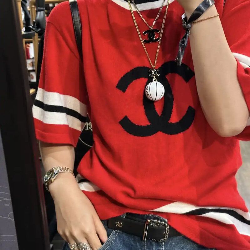 Chanel Chanel Red Cotton T-shirt for Women 0089 Size M / US 6-8 / IT 42-44 - 2 Thumbnail