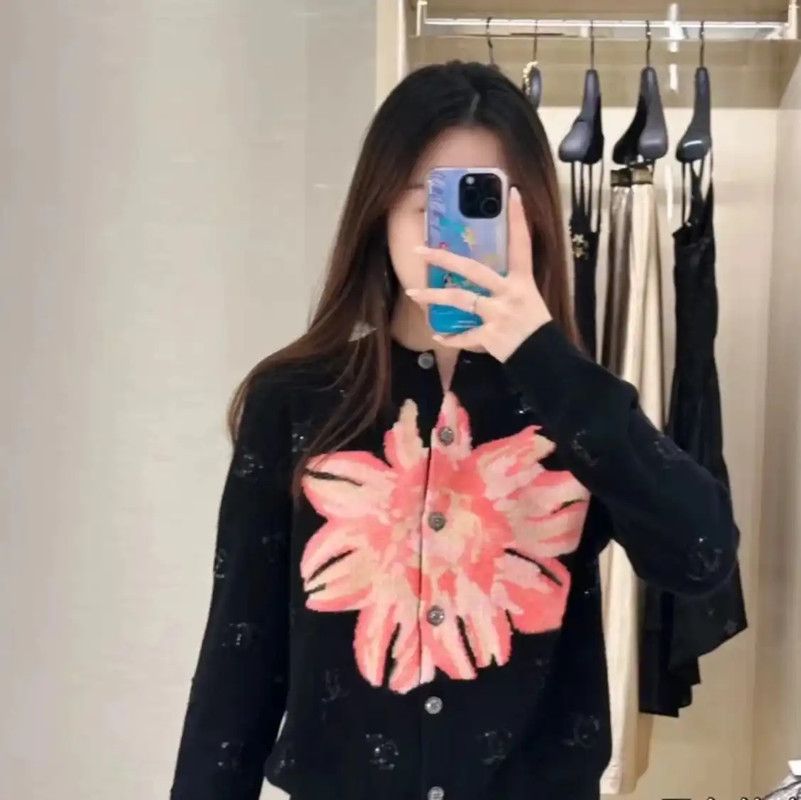 Chanel Chanel Black Cashmere Cardigan with Floral Design 0089 Size M / US 6-8 / IT 42-44 - 9 Thumbnail