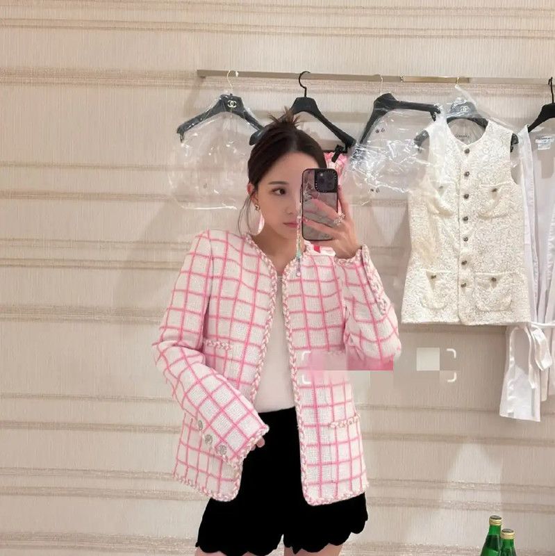 Chanel Chanel Pink Checked Women's Coat 0089 Size ONE SIZE - 8 Thumbnail