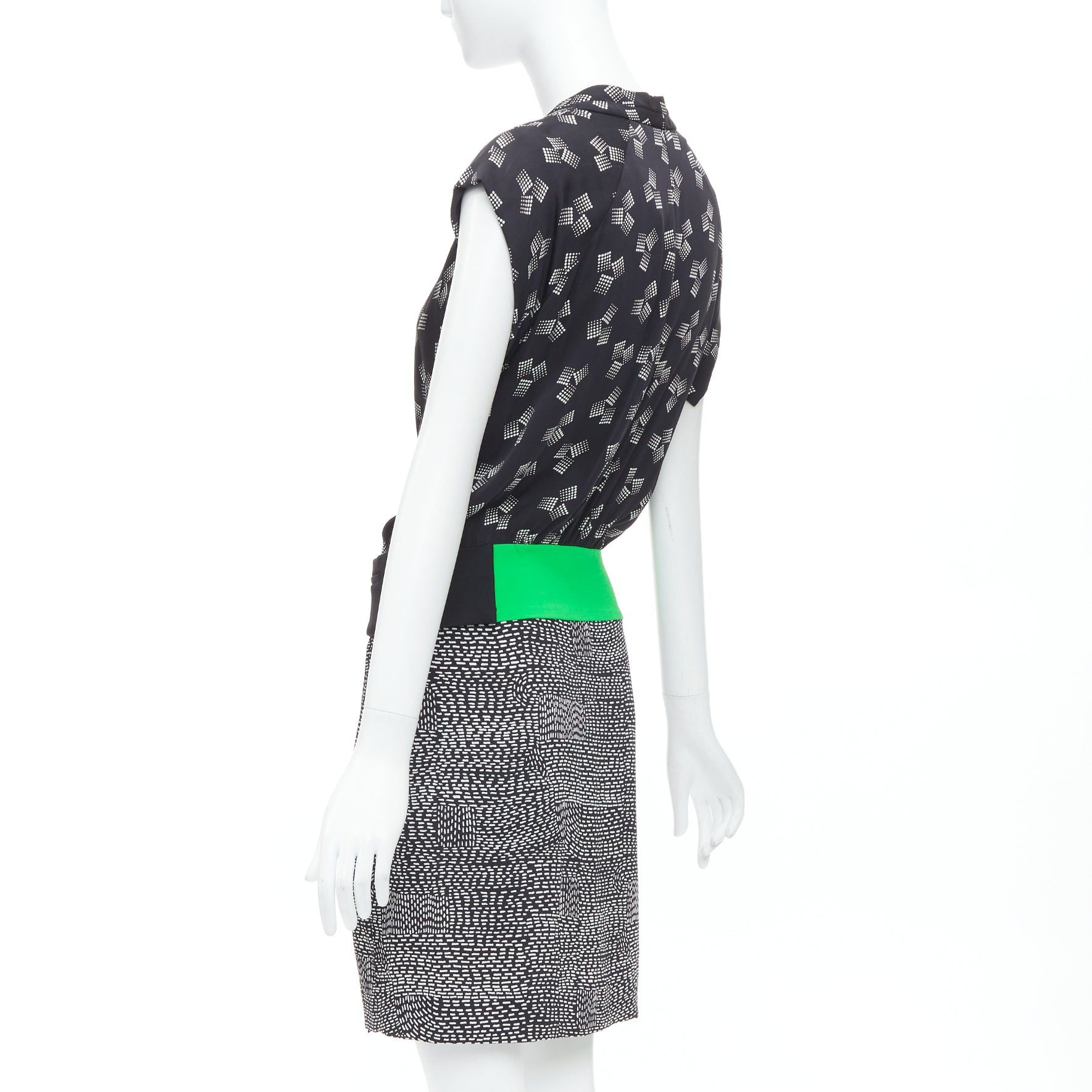 Diane von Furstenberg DIANE VON FURSTENBERG green black multi print silk blend wrap dress US2 S Size S / US 4 / IT 40 - 6 Thumbnail
