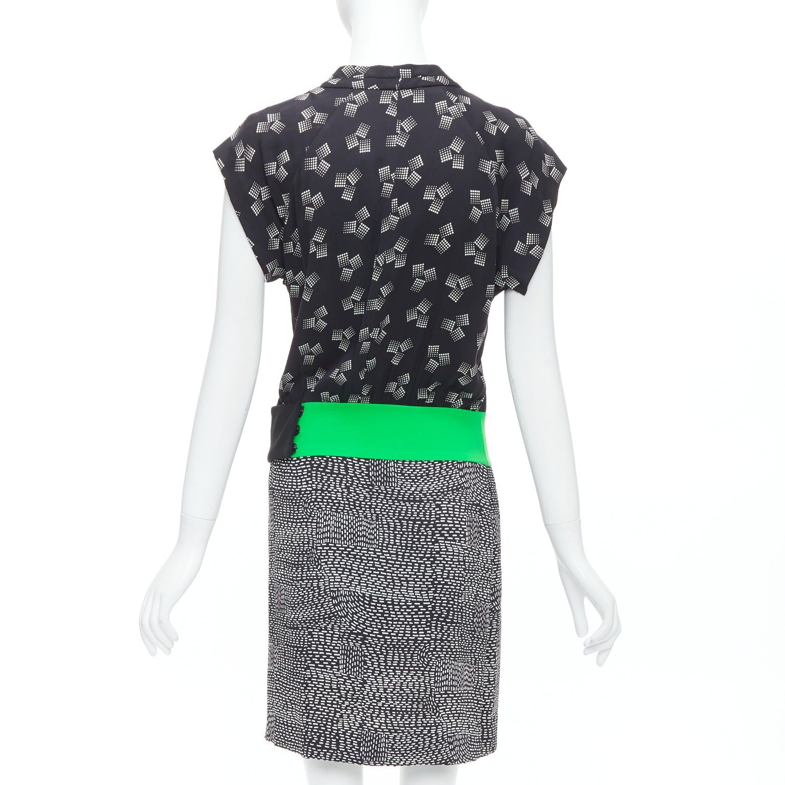 Diane von Furstenberg DIANE VON FURSTENBERG green black multi print silk blend wrap dress US2 S Size S / US 4 / IT 40 - 5 Thumbnail