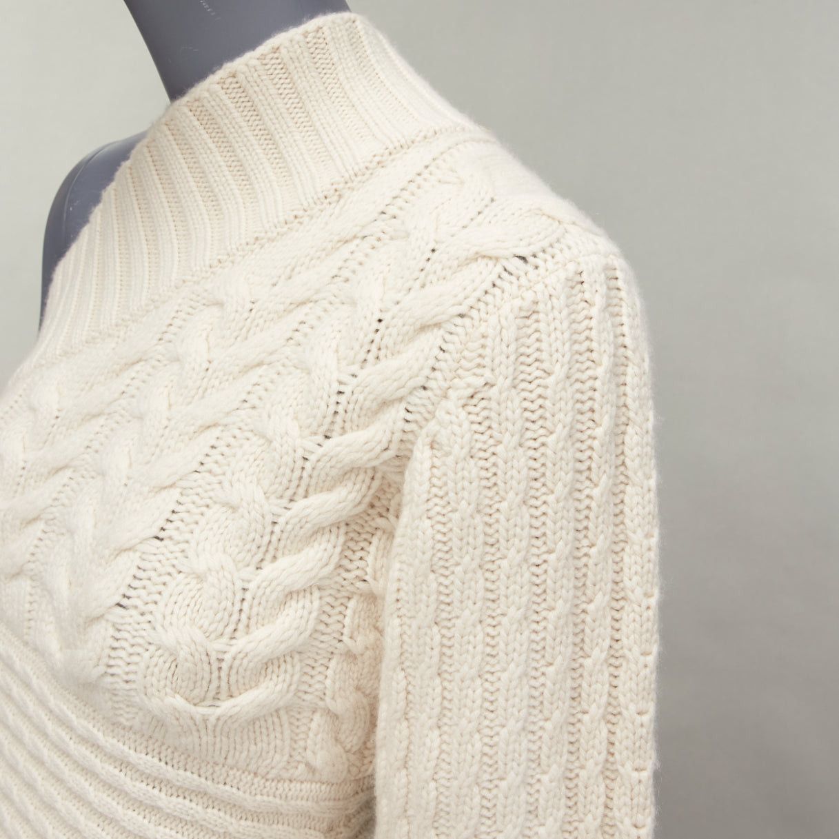 Burberry BURBERRY 100% cashmere cream one shoulder mixed cable knit pullover sweater XS Size S / US 4 / IT 40 - 7 Thumbnail