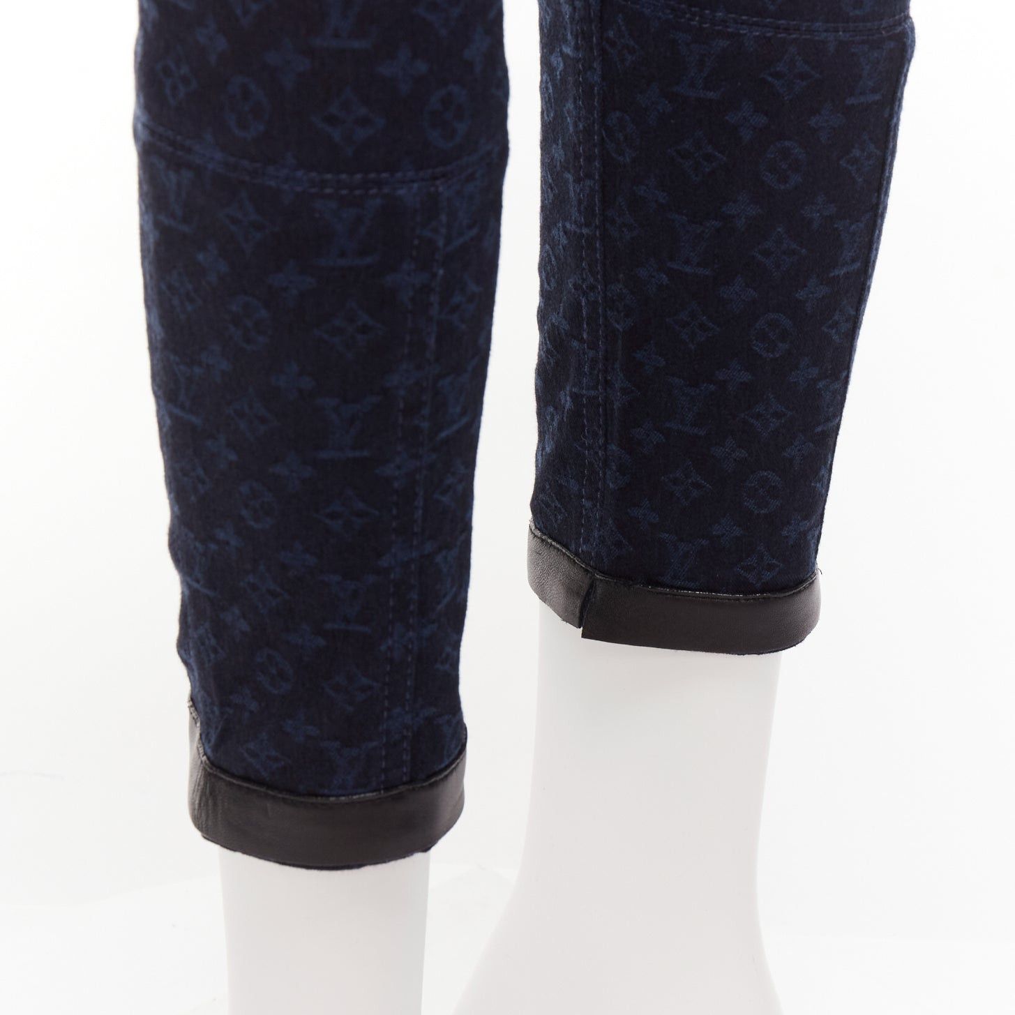 Louis Vuitton LOUIS VUITTON dark blue LV monogram black leather trim skinny jeans FR34 XS Size 26" / US 2 / IT 38 - 2 Thumbnail