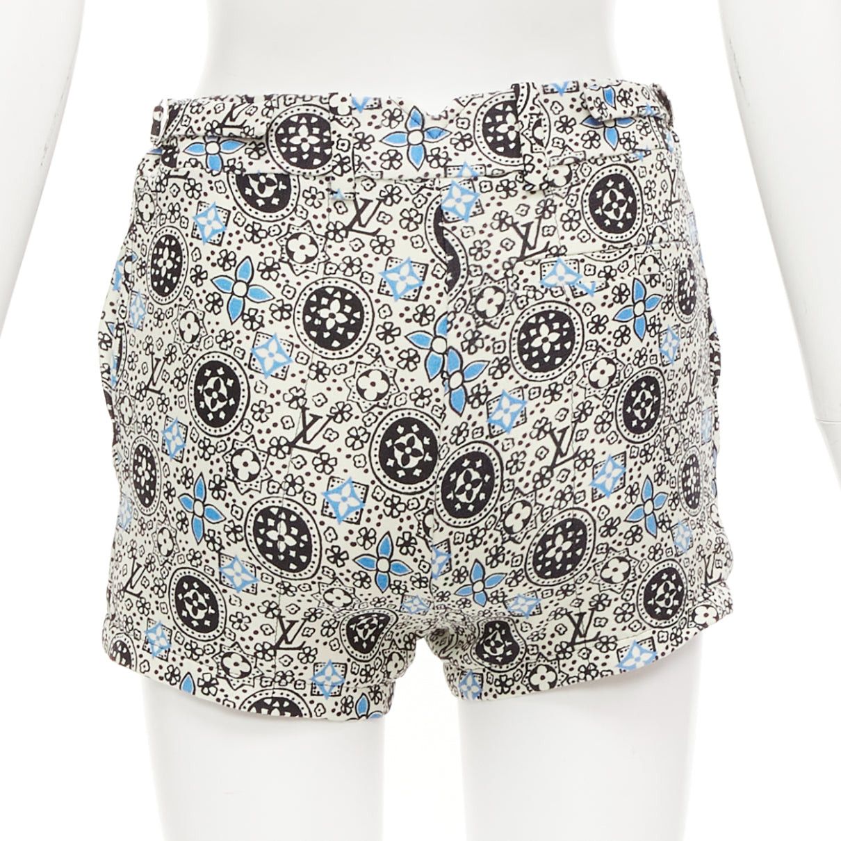 Louis Vuitton LOUIS VUITTON Majolica floral monogram print cream blue wool silk shorts FR34 XS Size 26" / US 2 / IT 38 - 5 Thumbnail