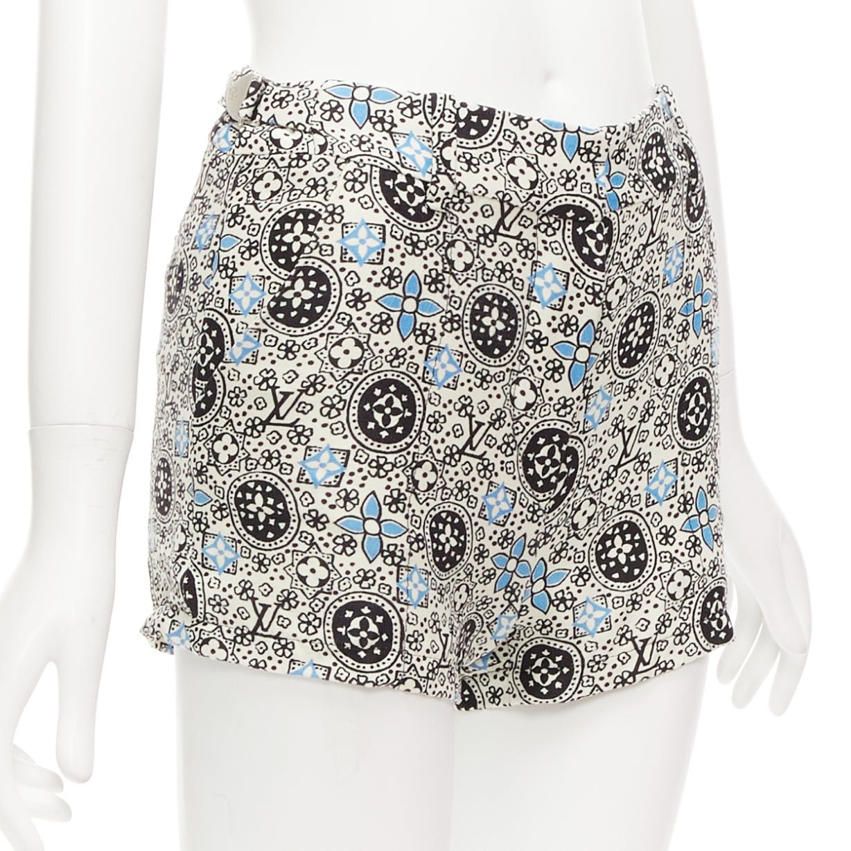 Louis Vuitton LOUIS VUITTON Majolica floral monogram print cream blue wool silk shorts FR34 XS Size 26" / US 2 / IT 38 - 3 Thumbnail