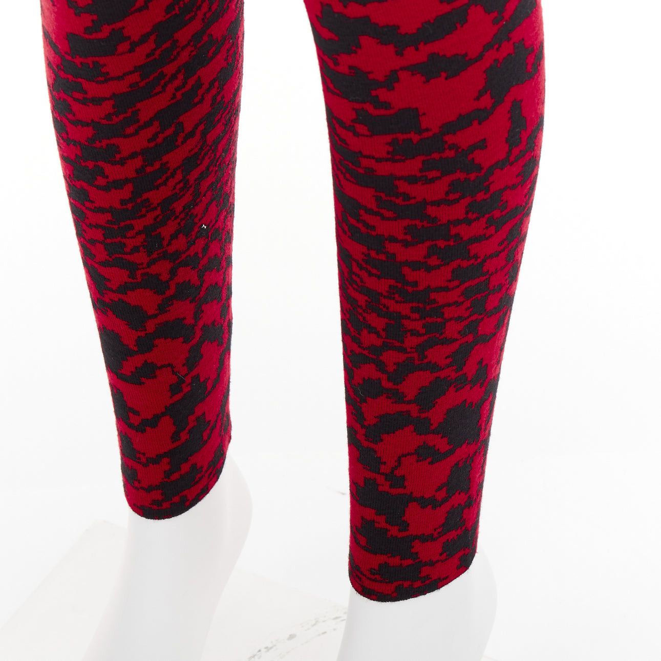 Alexander McQueen ALEXANDER MCQUEEN Vintage 2009 Horn Plenty red black houndstooth wool knit leggings XS Size 27" / US 4 / IT 40 - 7 Thumbnail