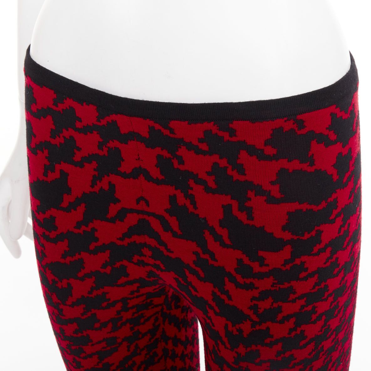 Alexander McQueen ALEXANDER MCQUEEN Vintage 2009 Horn Plenty red black houndstooth wool knit leggings XS Size 27" / US 4 / IT 40 - 2 Thumbnail